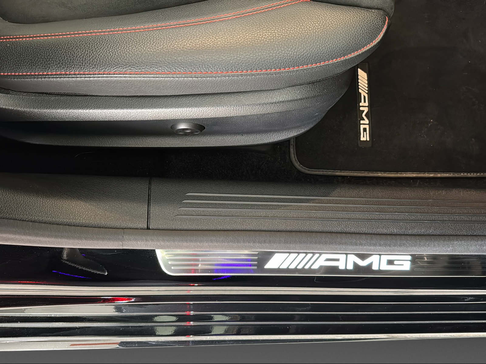 MERCEDES-BENZ A 35 AMG 4Matic Speedshift-image-18