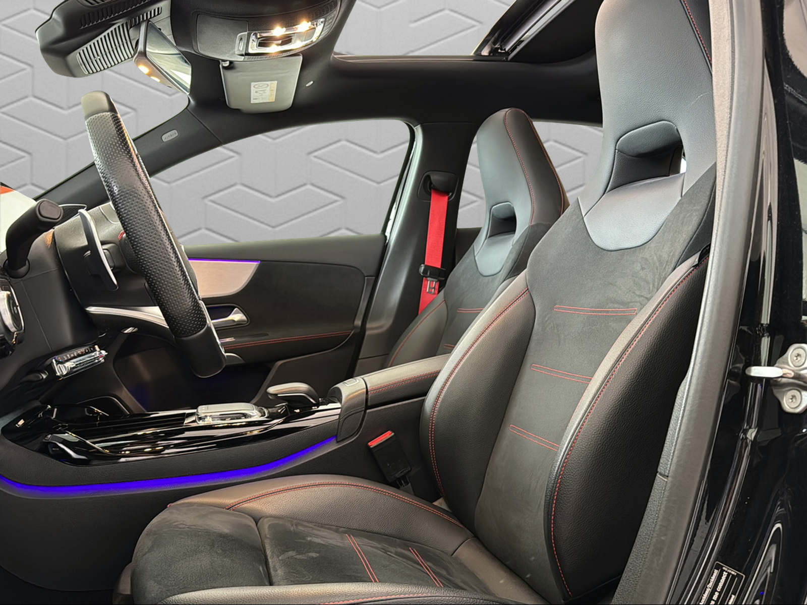 MERCEDES-BENZ A 35 AMG 4Matic Speedshift-image-10