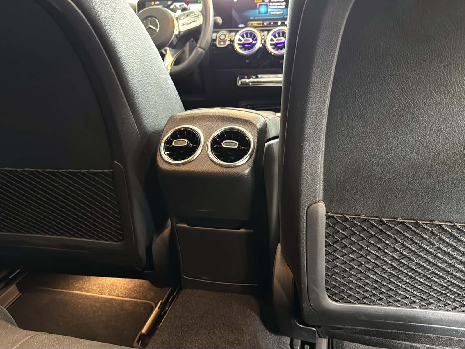 MERCEDES-BENZ A 35 AMG 4Matic Speedshift-image-16