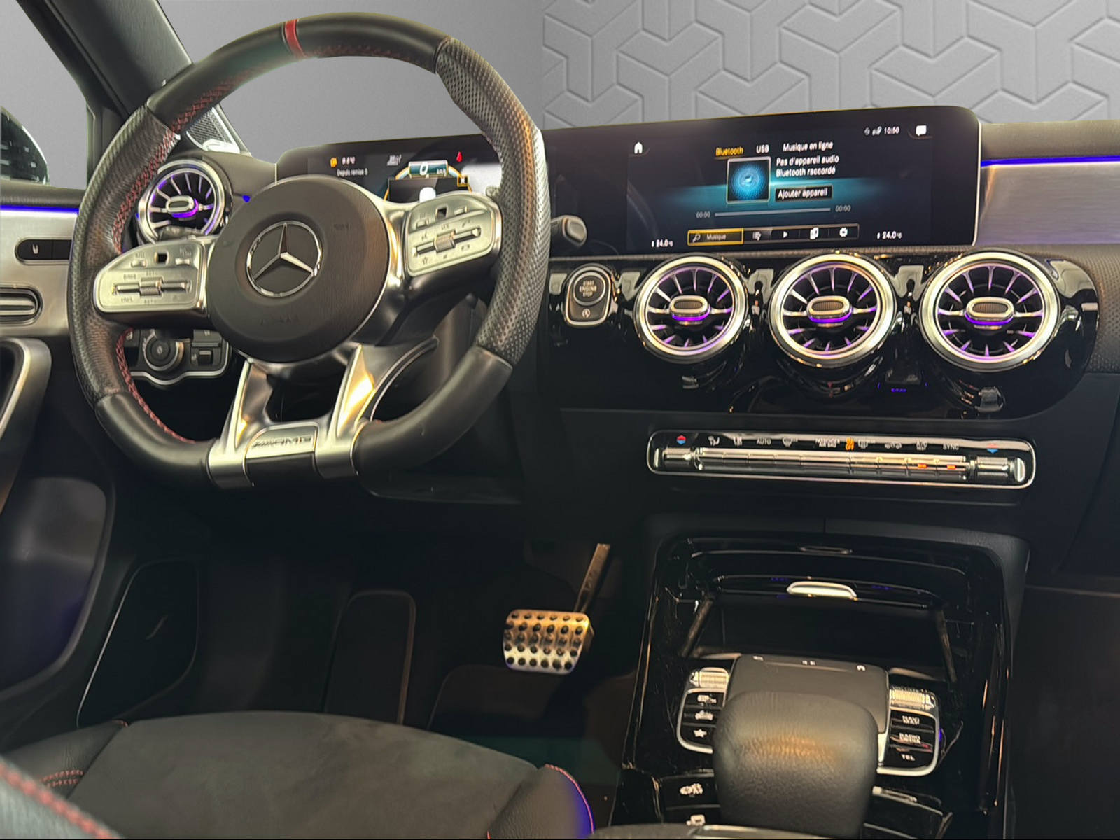 MERCEDES-BENZ A 35 AMG 4Matic Speedshift-image-14