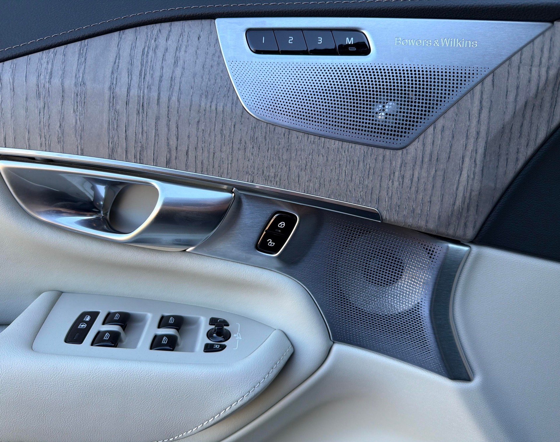 VOLVO XC90 2.0 T8 TE Ultimate Bright-image-21
