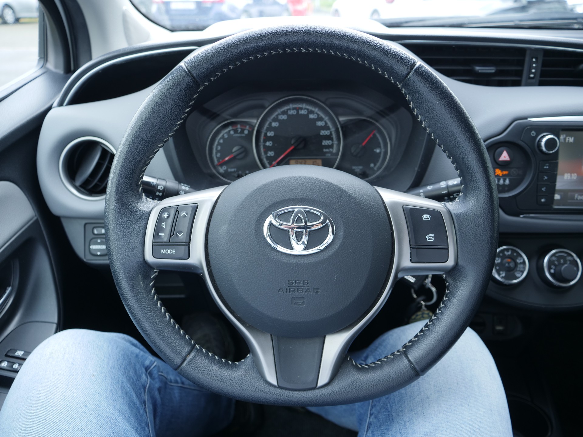 TOYOTA Yaris 1.33 Luna-image-9
