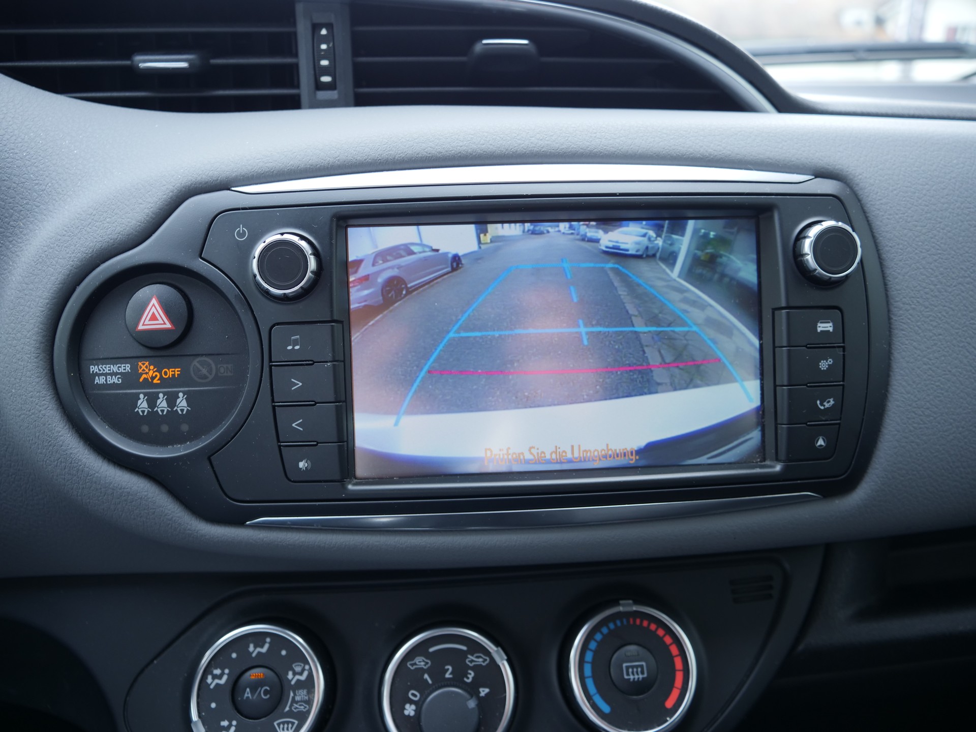 TOYOTA Yaris 1.33 Luna-image-11