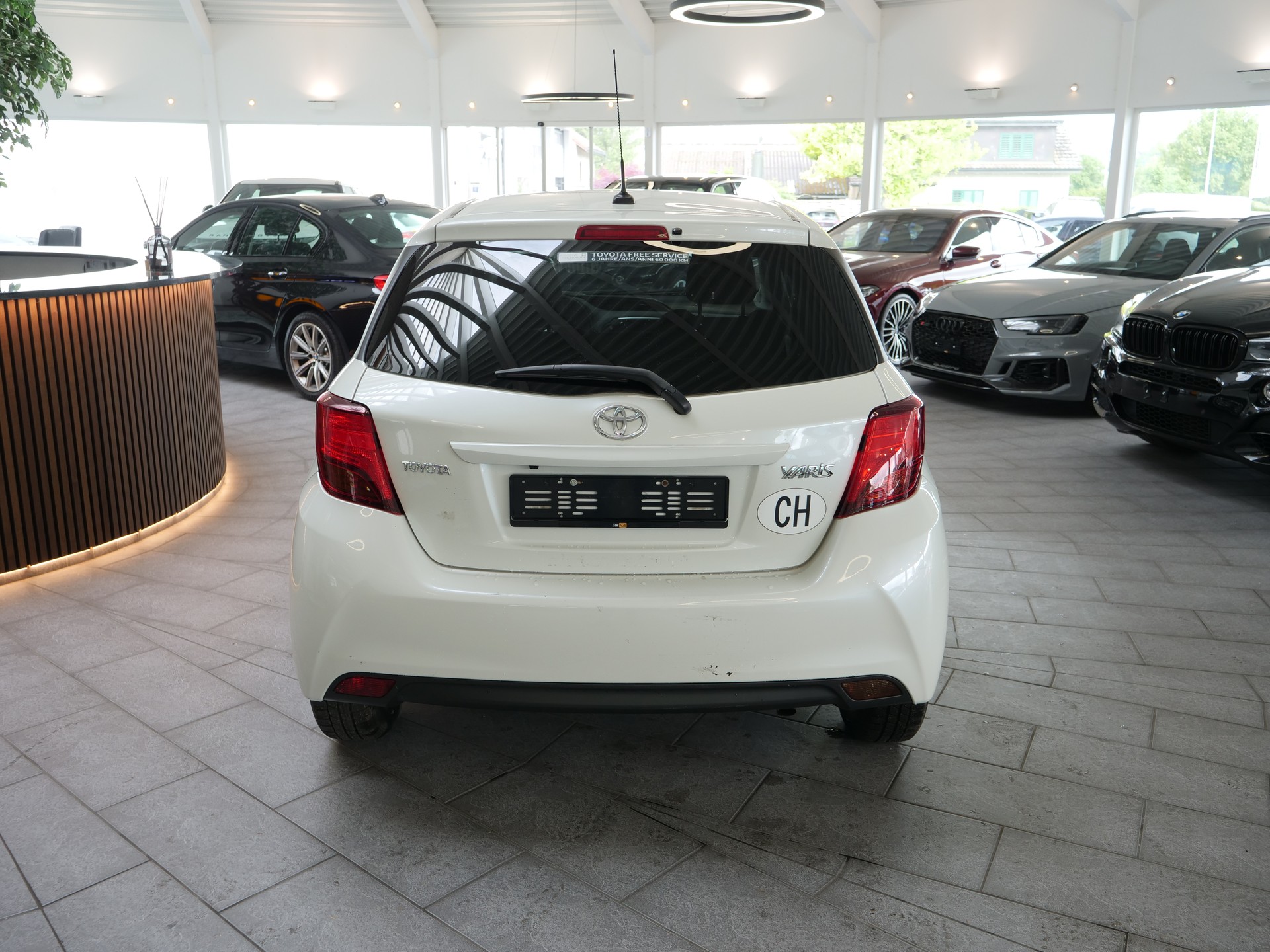 TOYOTA Yaris 1.33 Luna-image-5