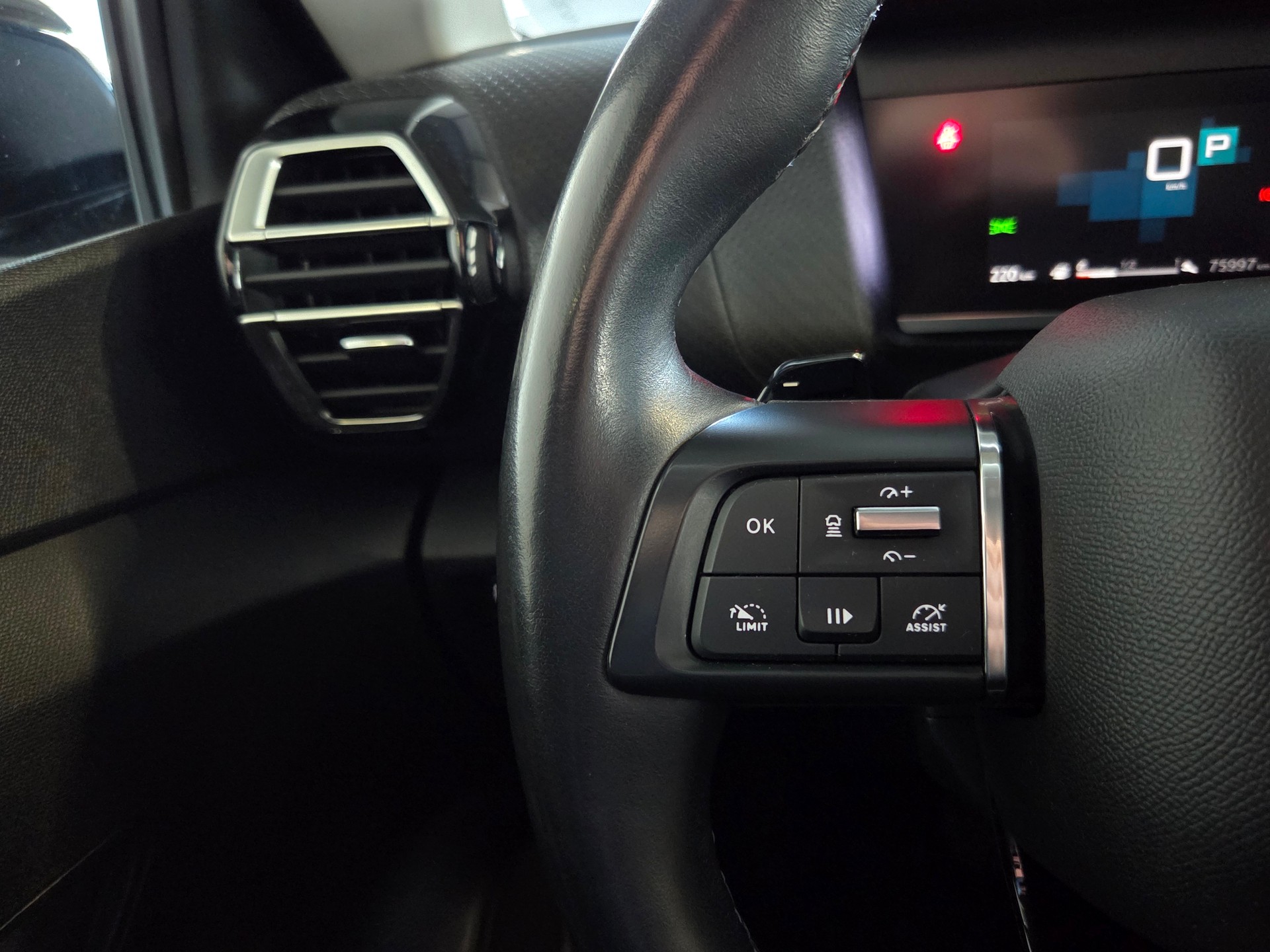 CITROEN C4 1.2 PureTech Shine-image-6