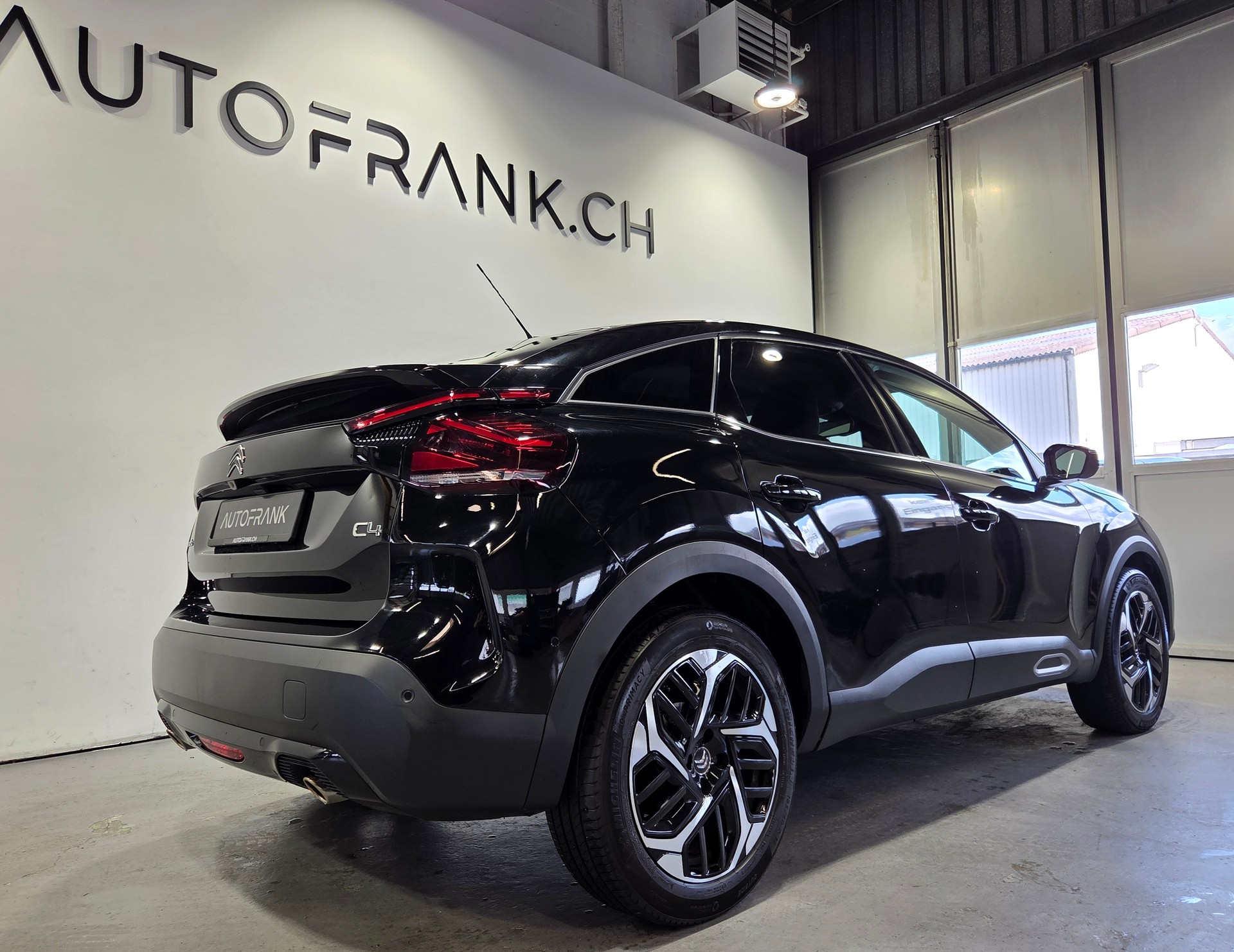 CITROEN C4 1.2 PureTech Shine-showroom-element-2