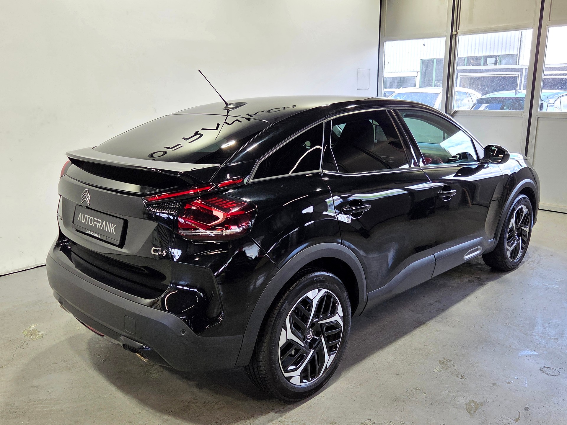 CITROEN C4 1.2 PureTech Shine-image-15