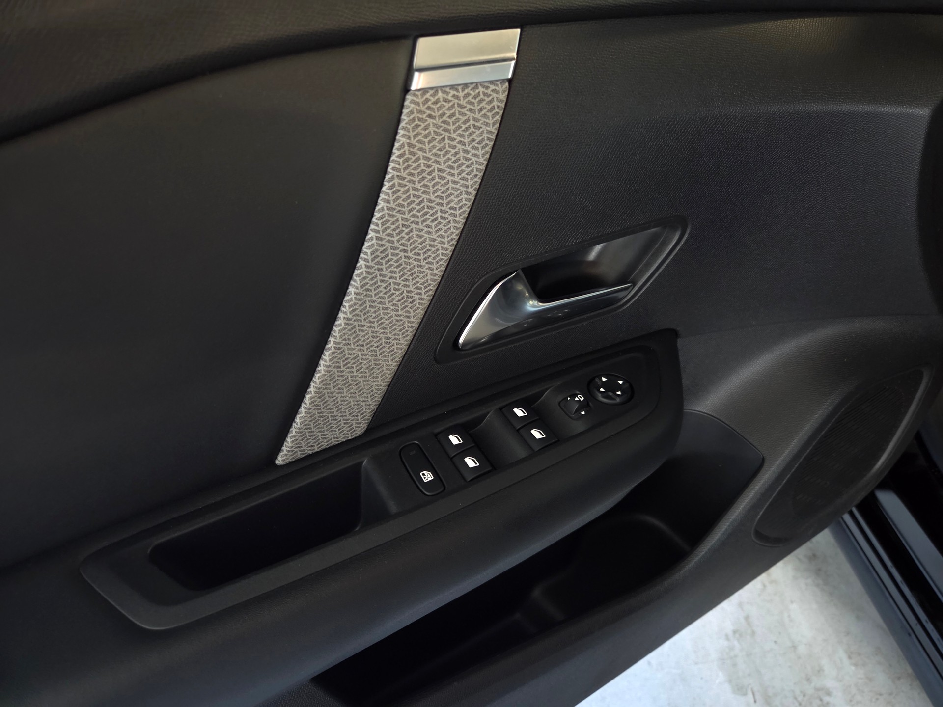CITROEN C4 1.2 PureTech Shine-image-17