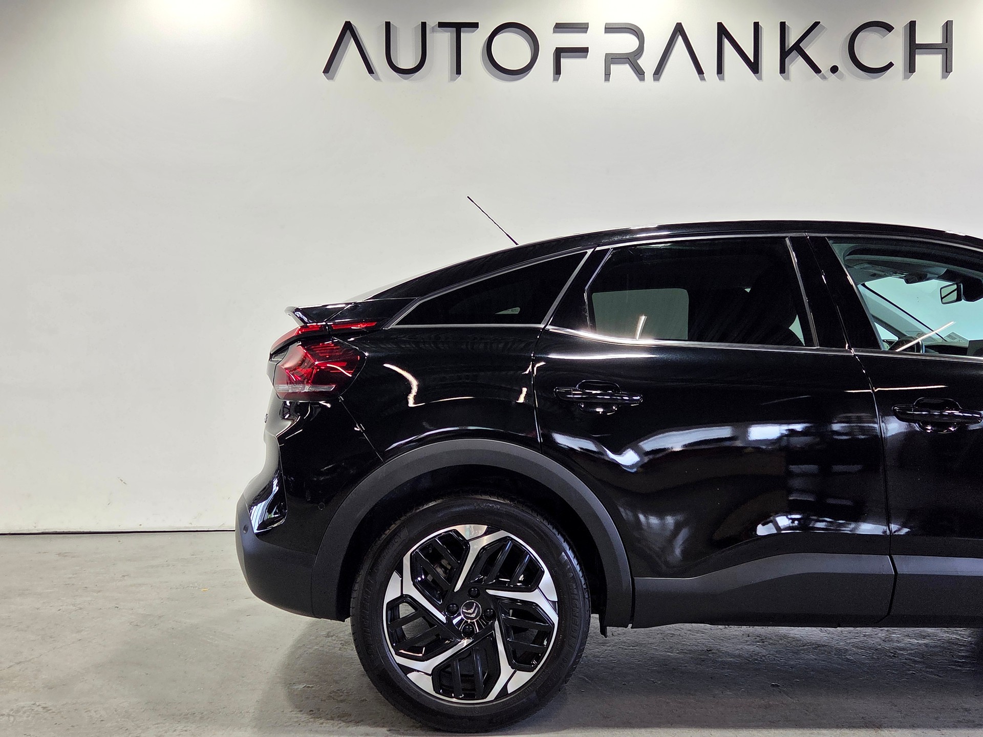 CITROEN C4 1.2 PureTech Shine-image-19