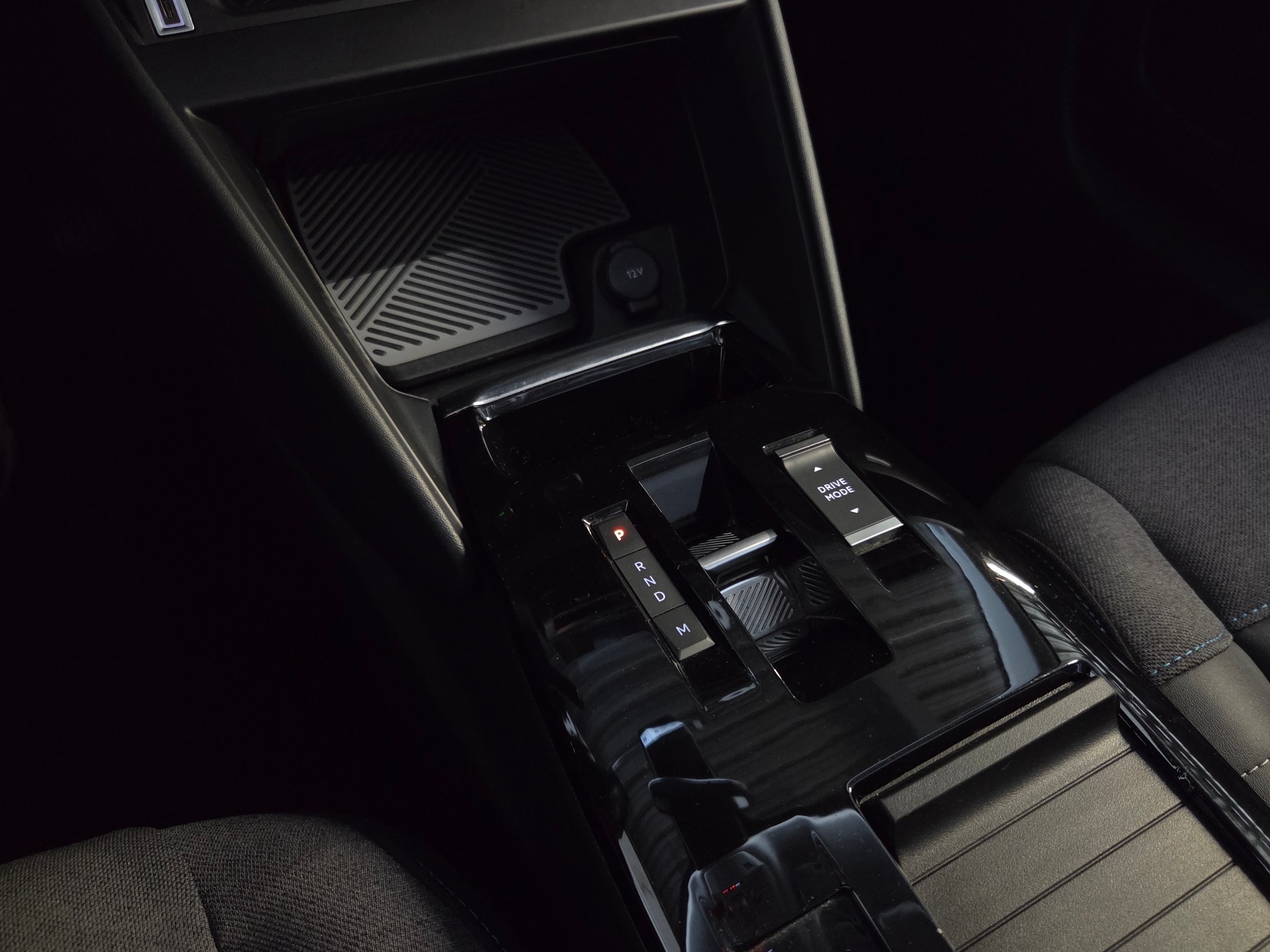 CITROEN C4 1.2 PureTech Shine-image-11