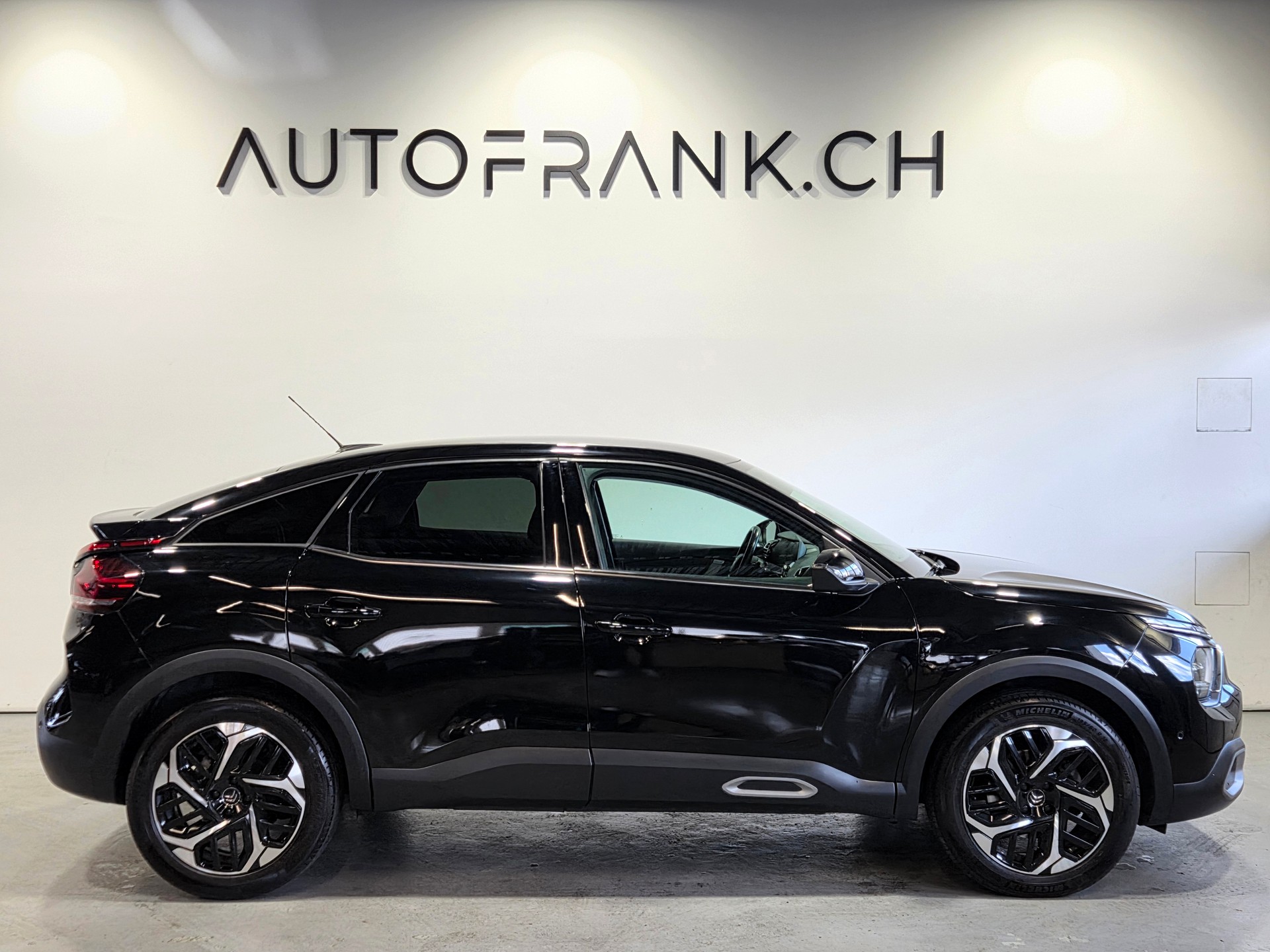 CITROEN C4 1.2 PureTech Shine-showroom-element-1