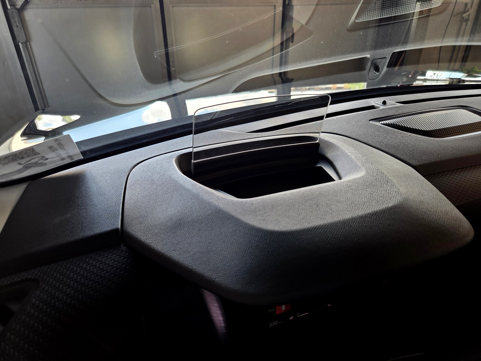 CITROEN C4 1.2 PureTech Shine-image-12