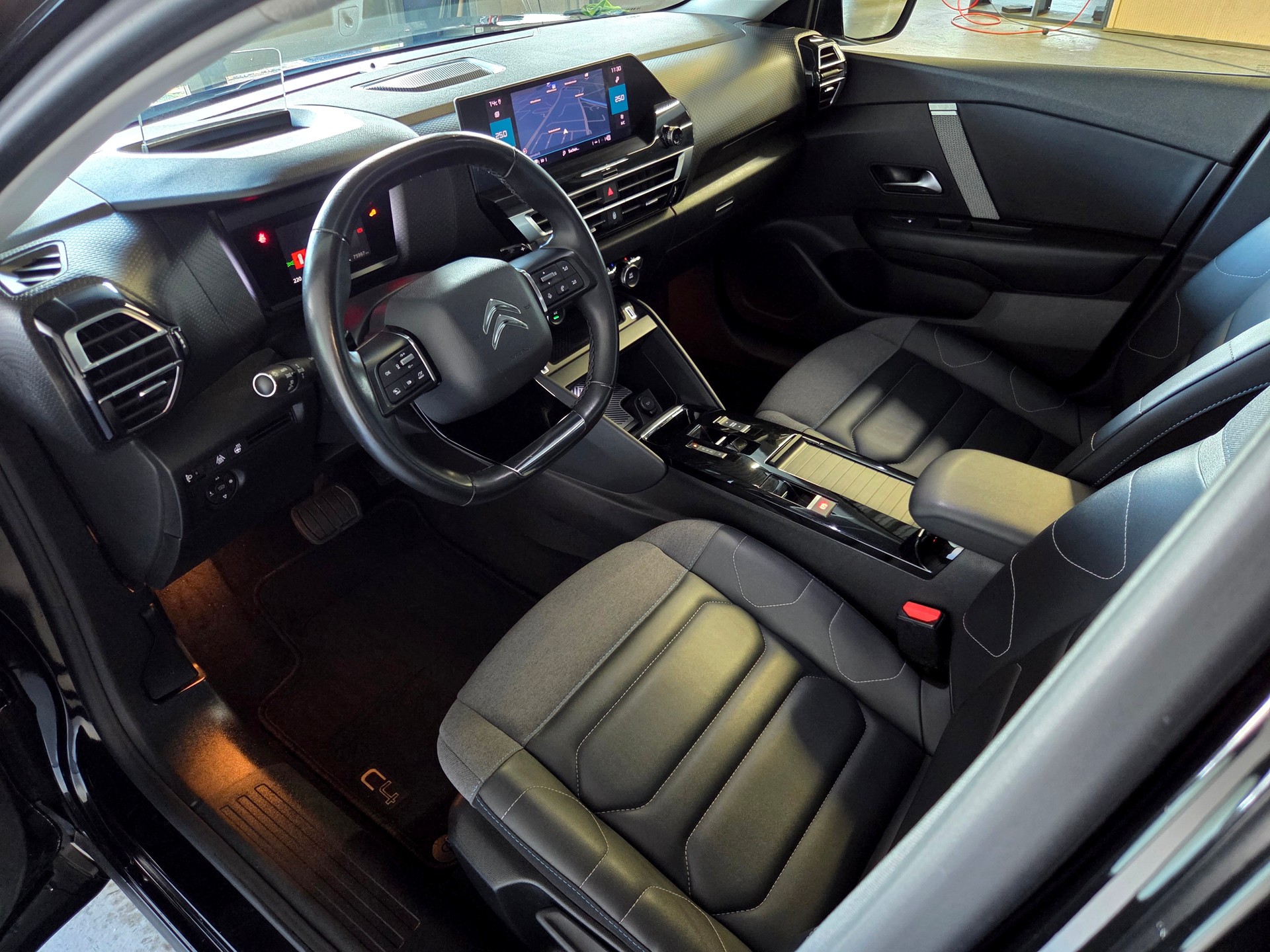 CITROEN C4 1.2 PureTech Shine-showroom-element-3