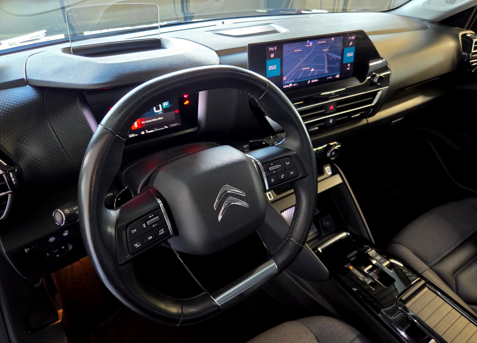 CITROEN C4 1.2 PureTech Shine-image-10