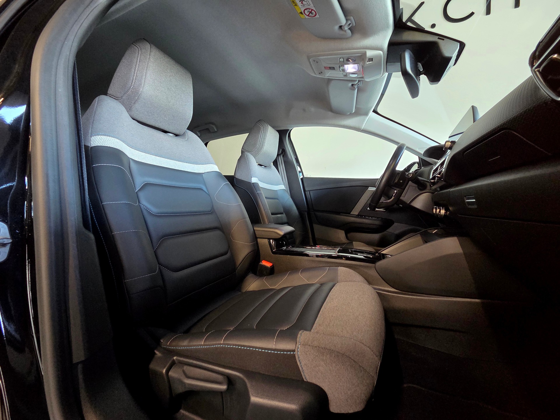 CITROEN C4 1.2 PureTech Shine-image-7
