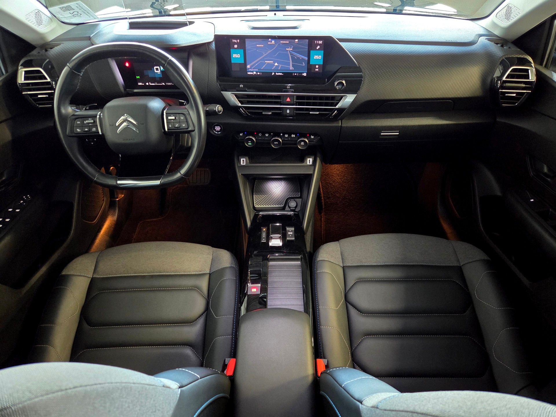 CITROEN C4 1.2 PureTech Shine-image-5