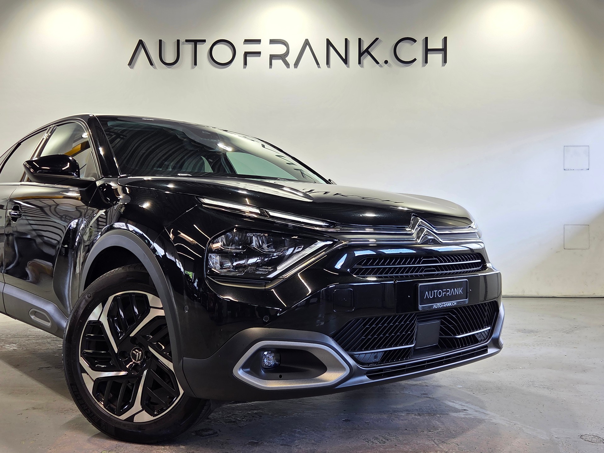 CITROEN C4 1.2 PureTech Shine-image-8