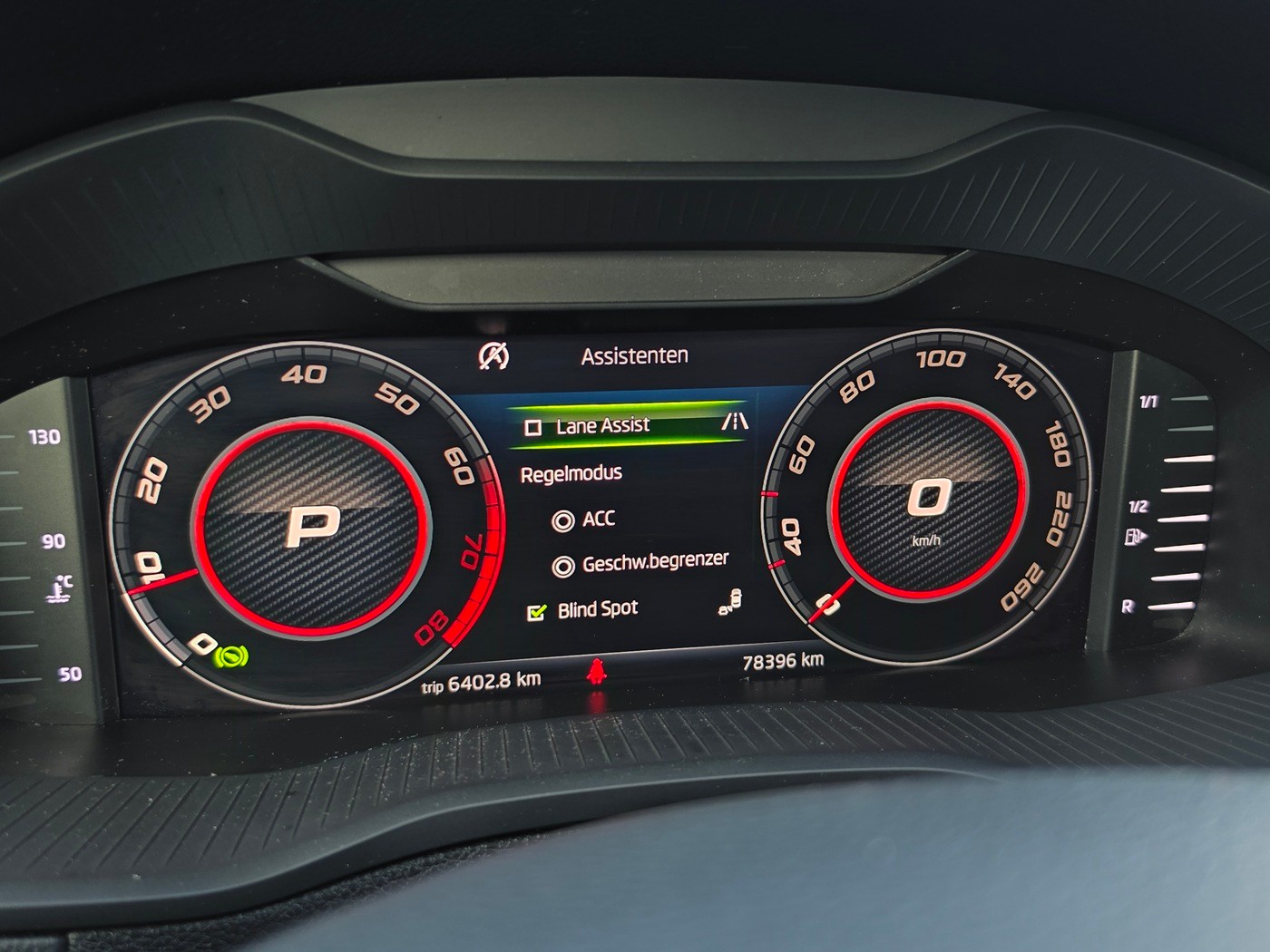 SKODA Karoq 2.0 TSI SportLine 4x4 DSG-image-14