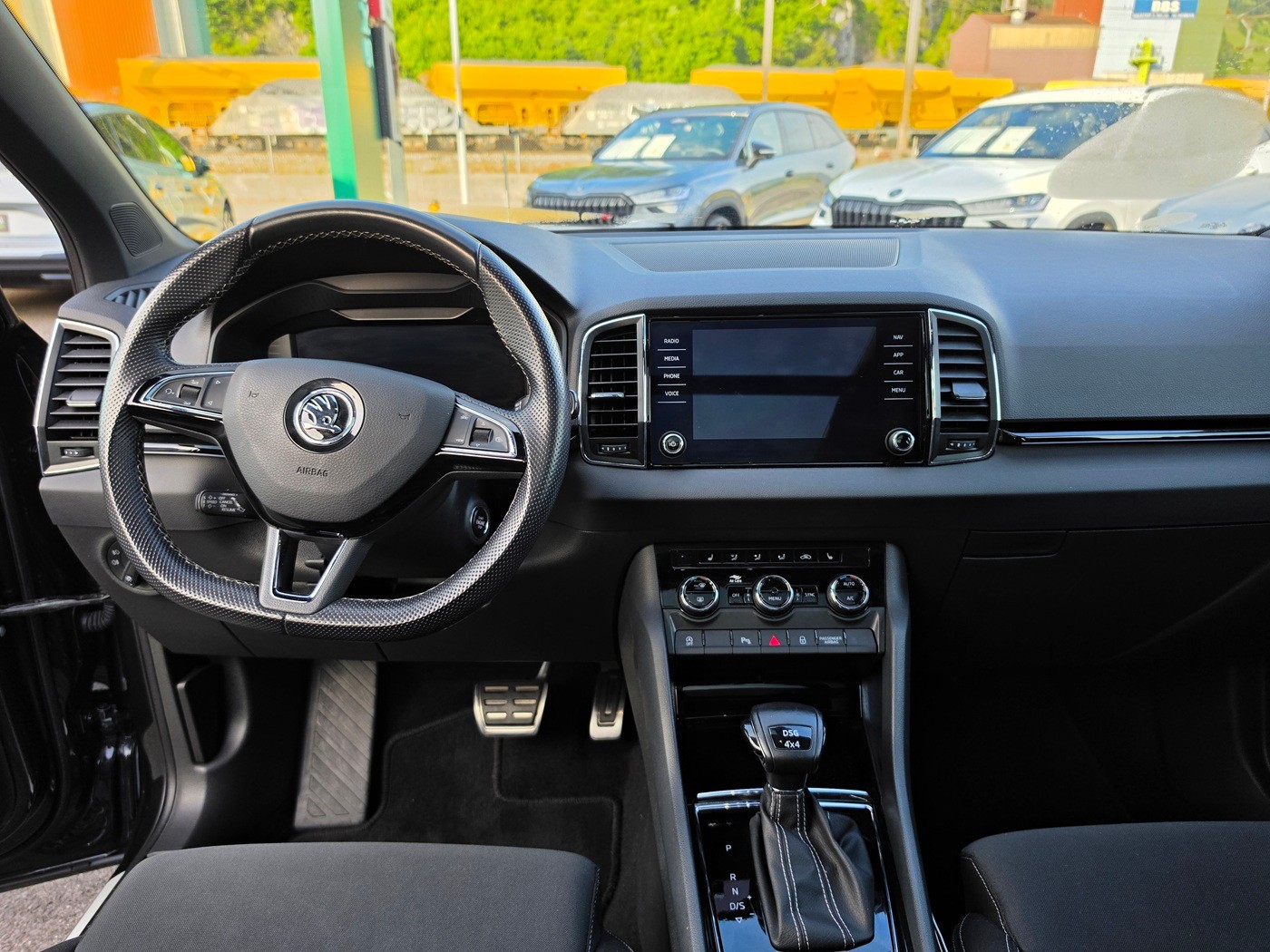 SKODA Karoq 2.0 TSI SportLine 4x4 DSG-image-9