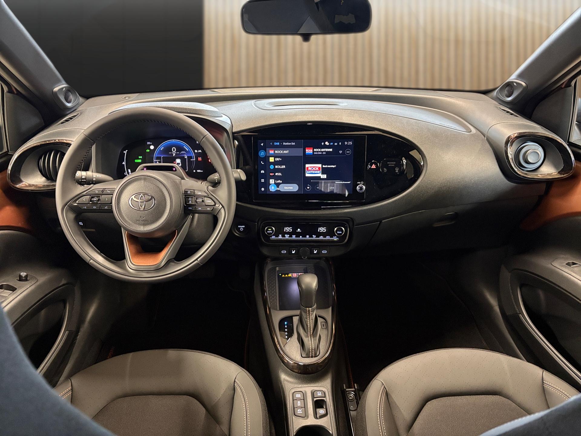 TOYOTA Aygo X 1.5 VVT-i HSD Style-image-12