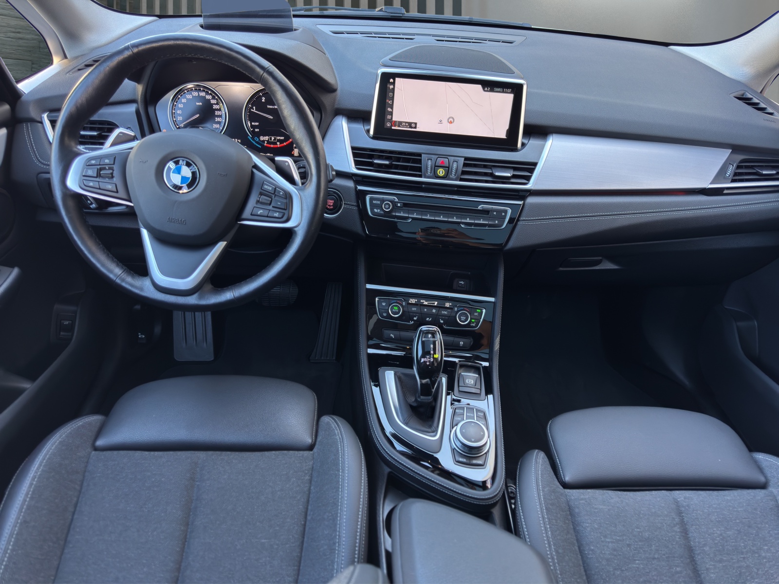 BMW 218d xDrive Active Tourer MODELL SPORT LINE-image-9