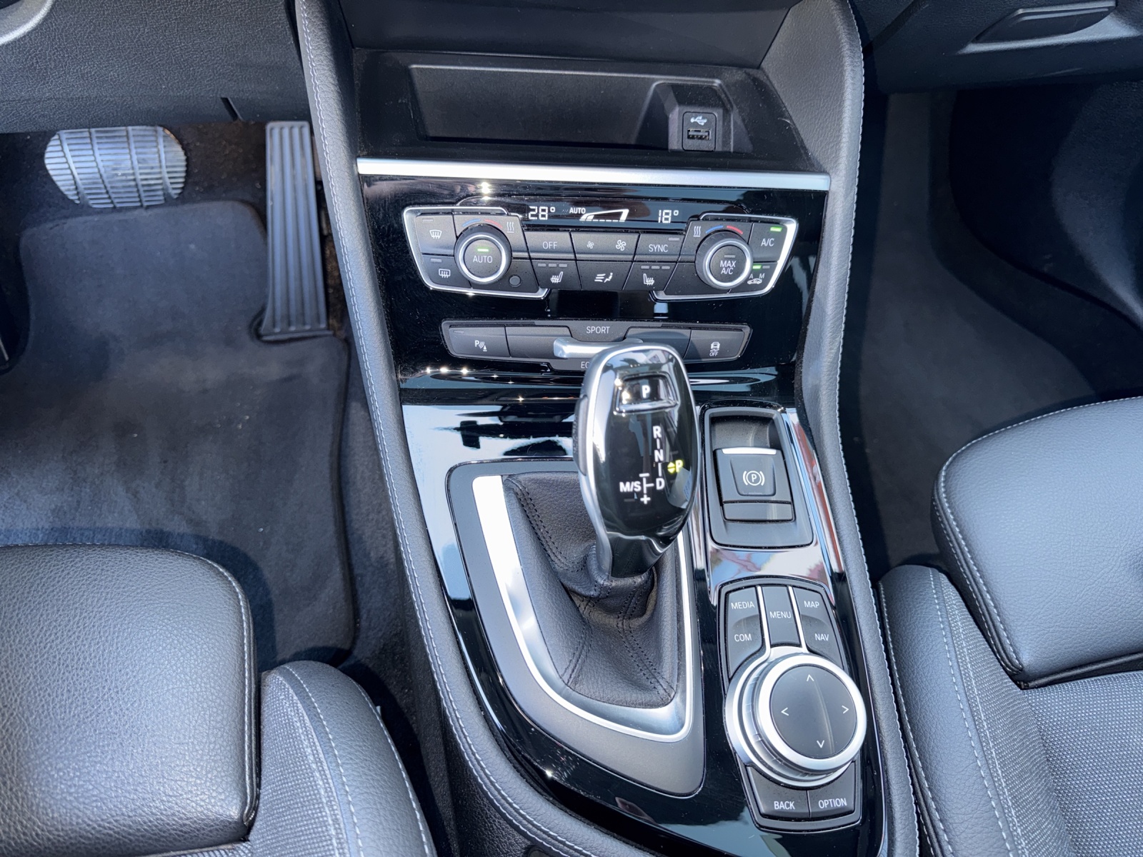 BMW 218d xDrive Active Tourer MODELL SPORT LINE-image-13