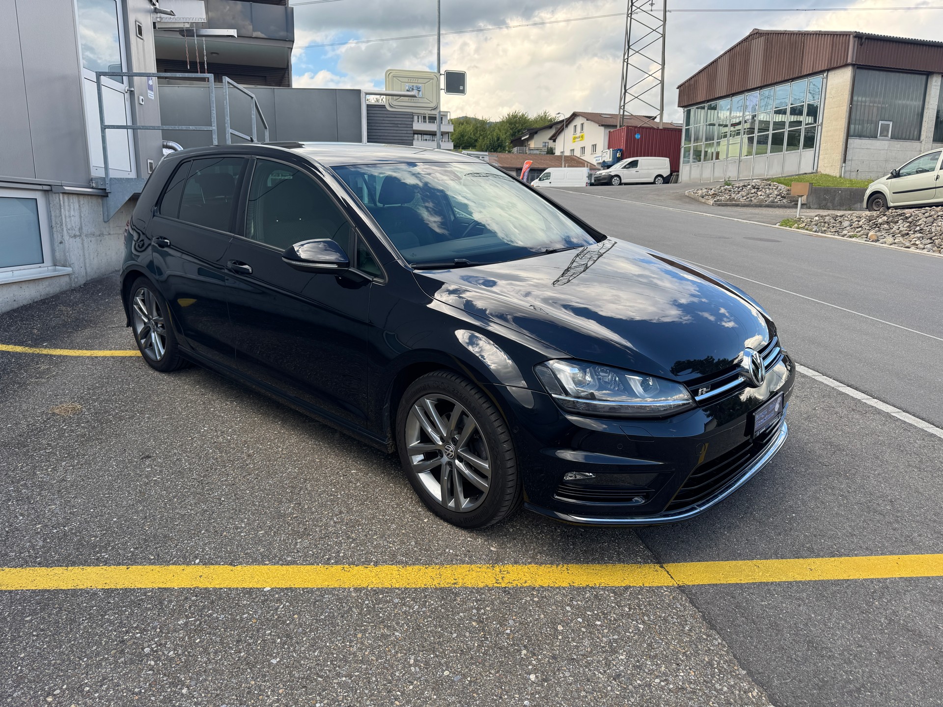 VW Golf 1.4 TSI R-Line Design-image-1