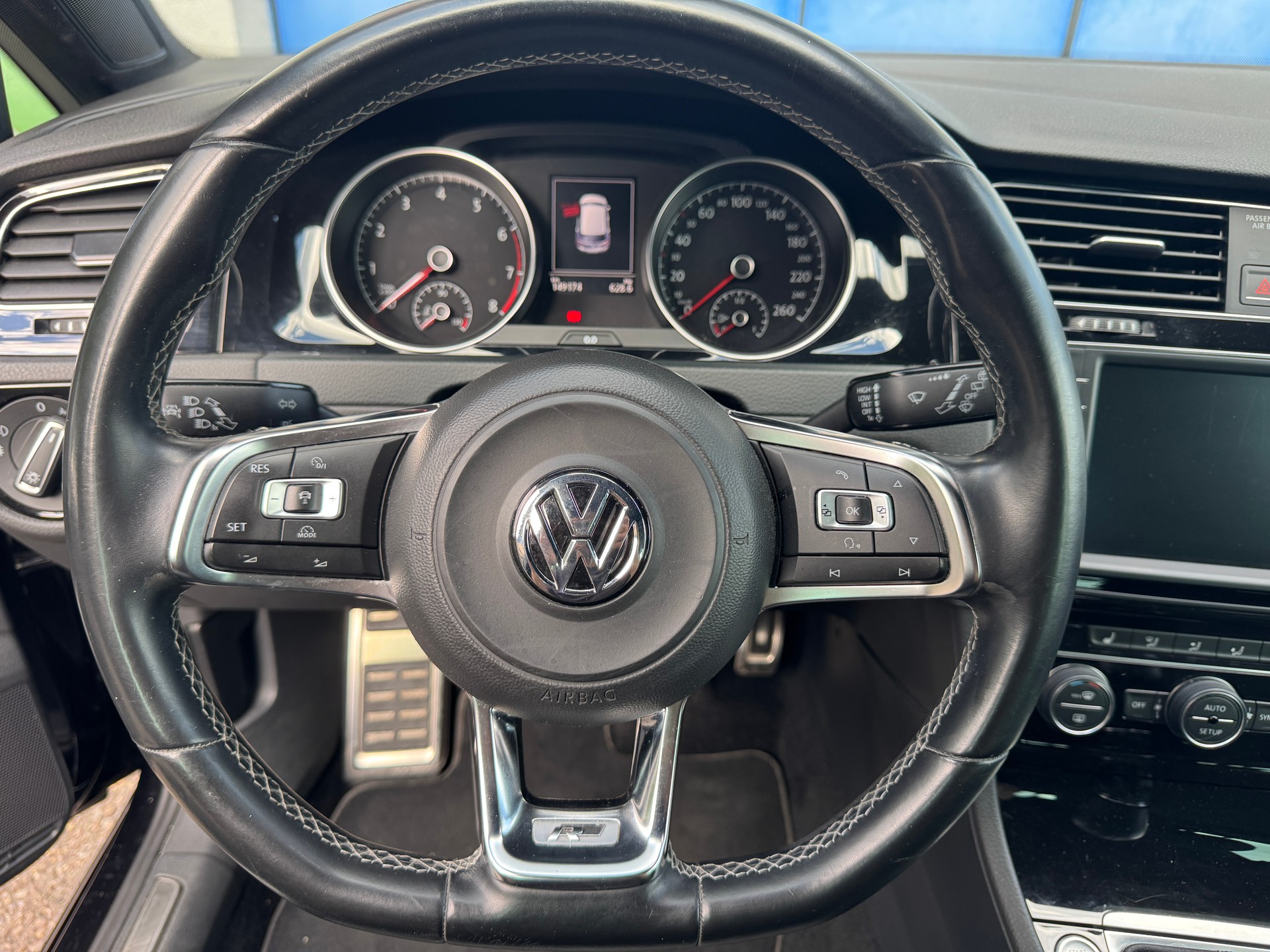 VW Golf 1.4 TSI R-Line Design-image-5