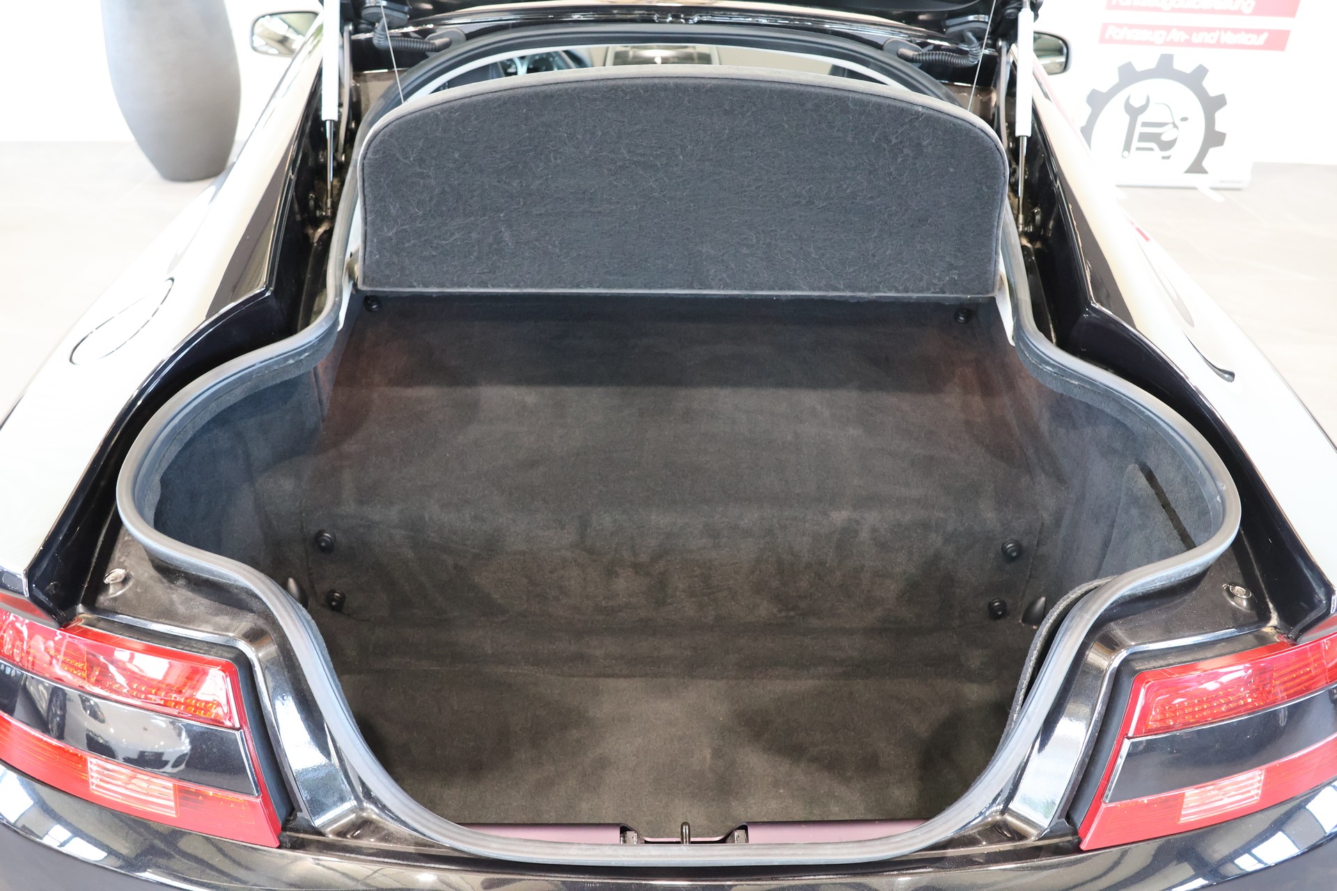 ASTON MARTIN V8 Vantage 4.7 Sportshift-image-14