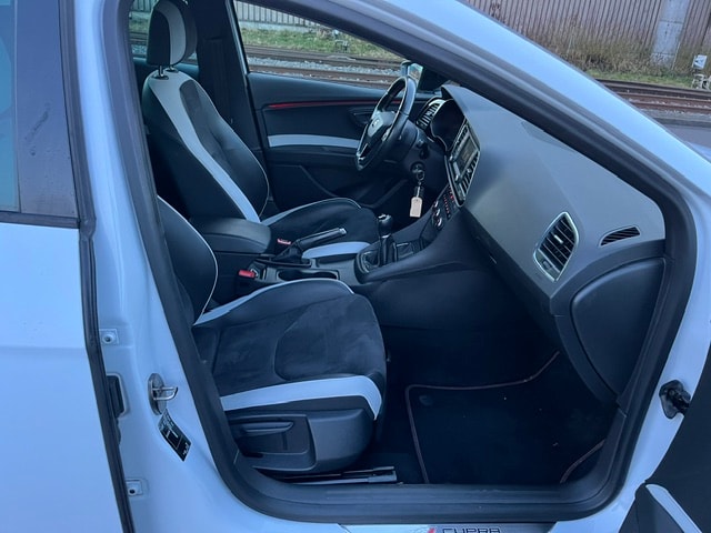 SEAT Leon 2.0 TSI Cupra 290-image-11