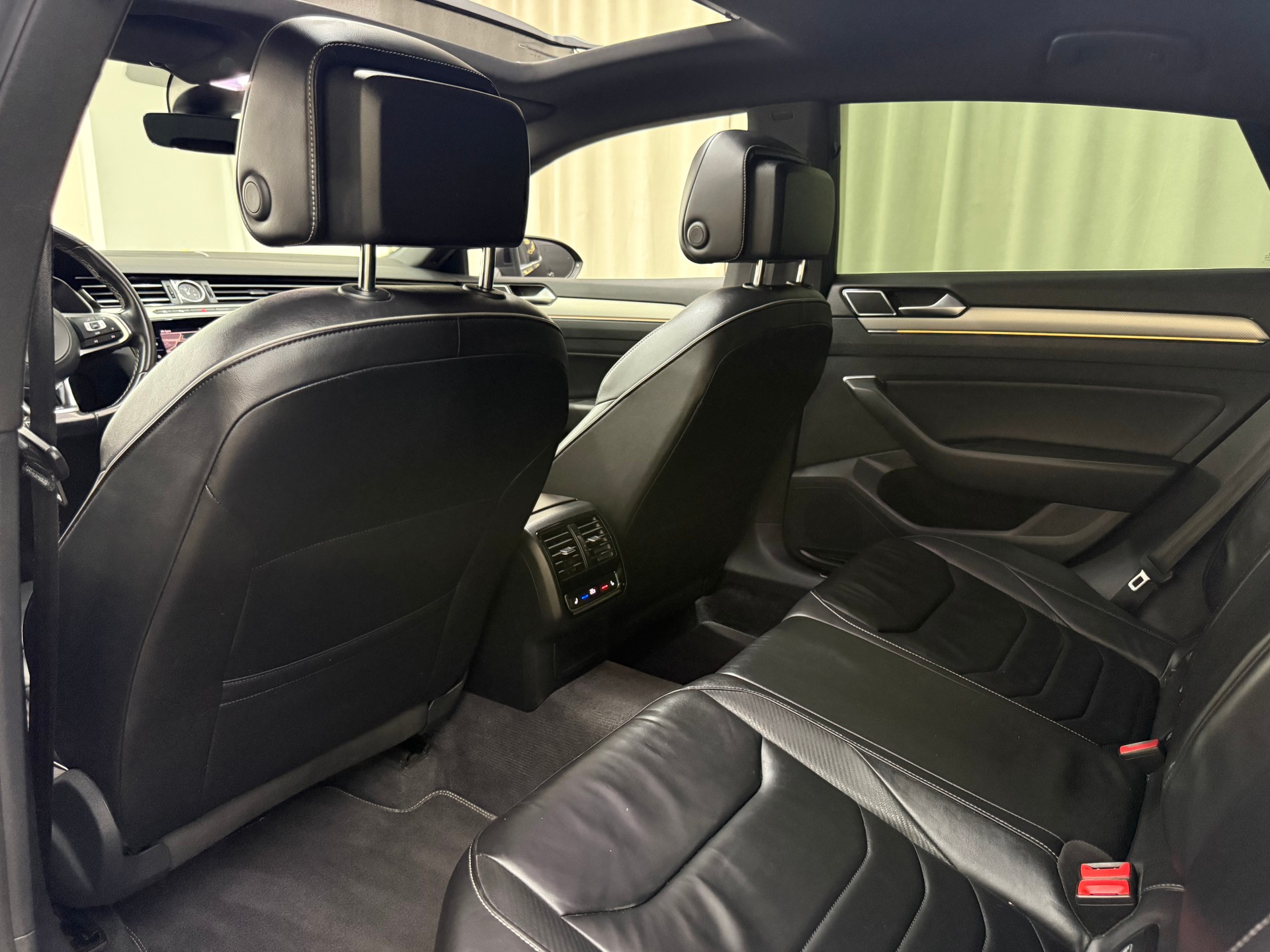 VW Arteon 2.0 TSI BMT R-Line 4Motion DSG-image-12
