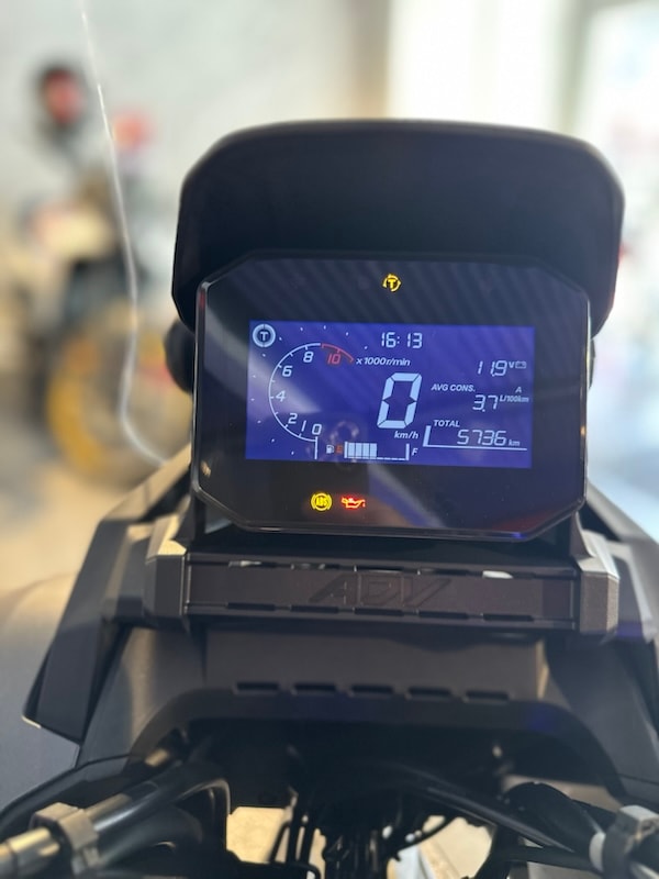 HONDA ADV 350-showroom-element-3