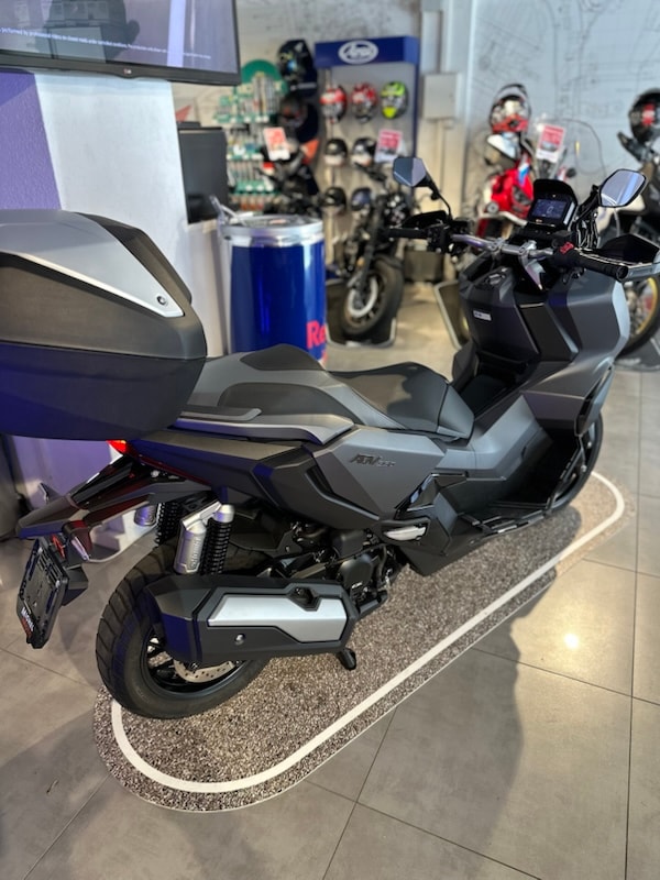 HONDA ADV 350-showroom-element-2