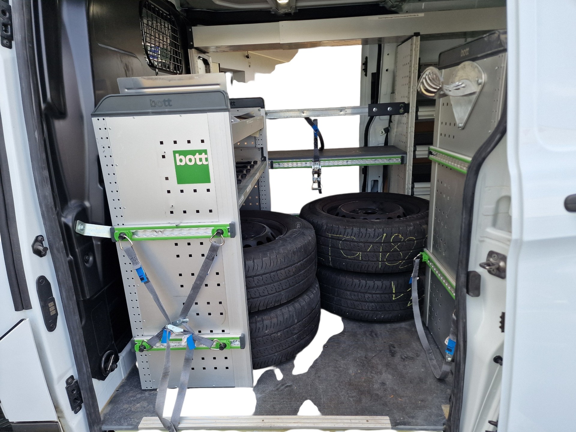 FORD Transit Custom Van 320 L2H1 Trend A 8x Rad Regaleinbau-image-10