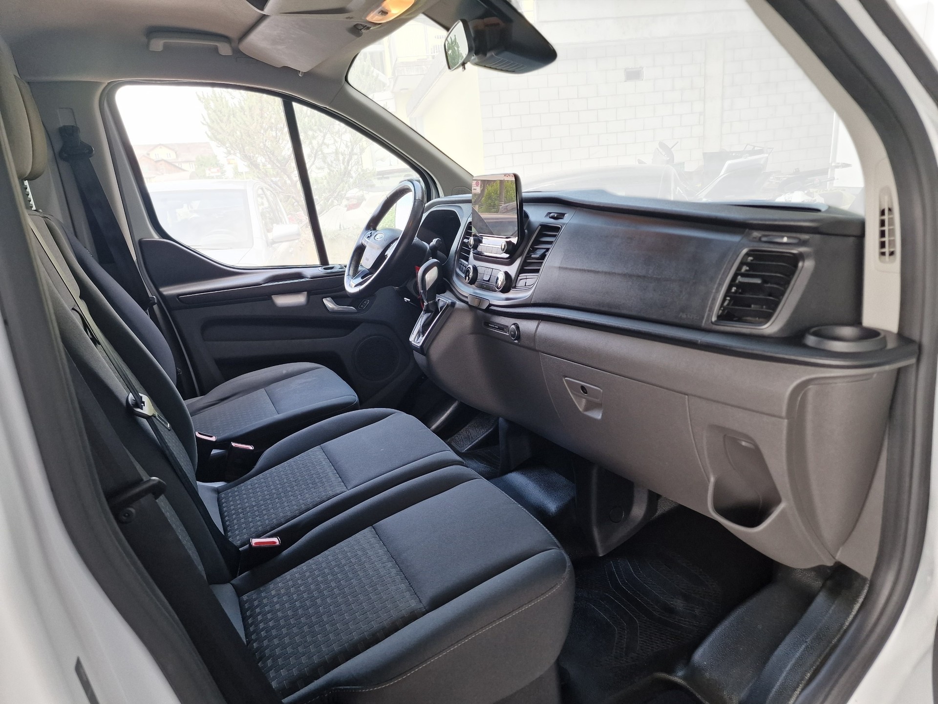 FORD Transit Custom Van 320 L2H1 Trend A 8x Rad Regaleinbau-image-22