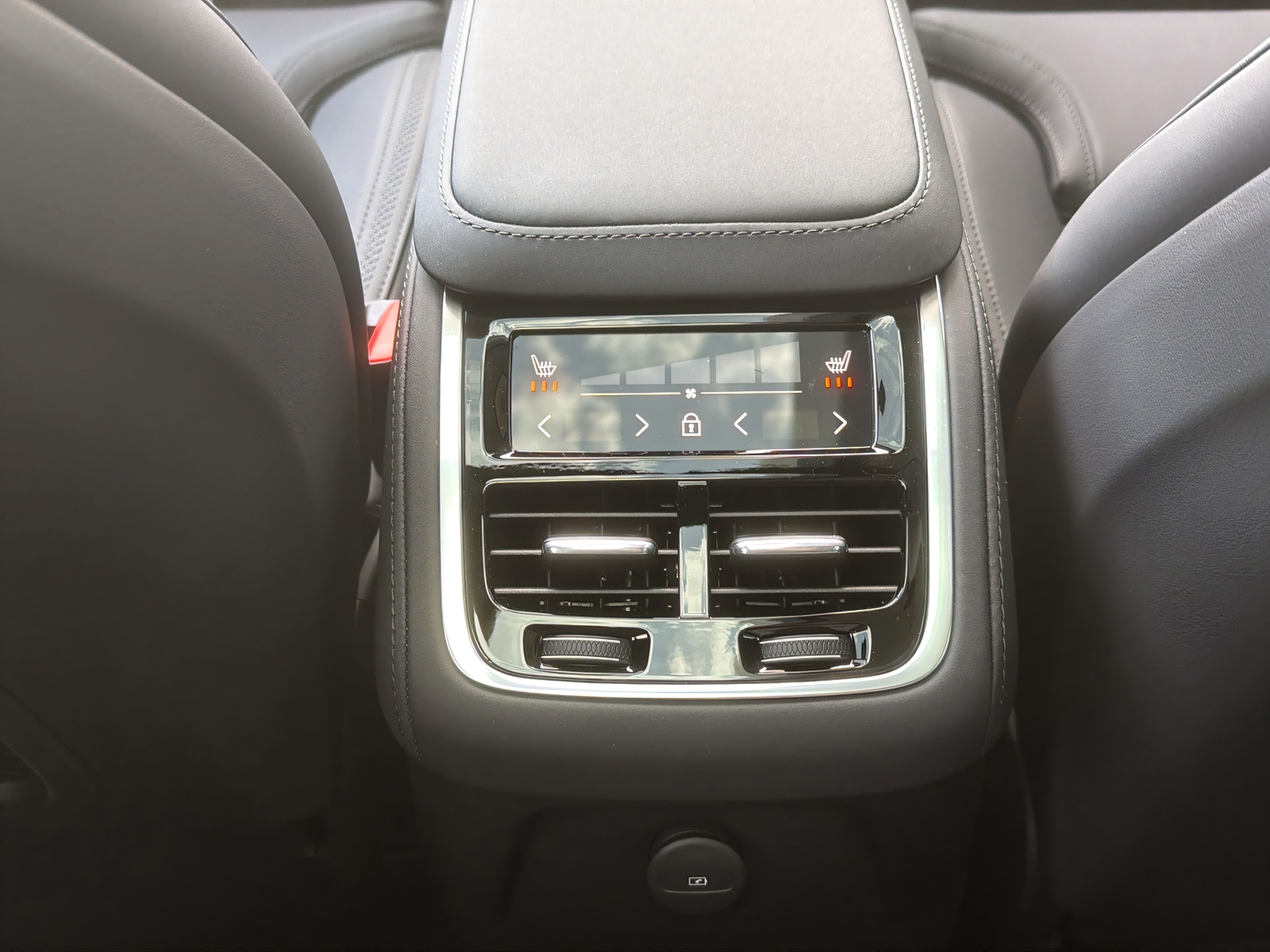 VOLVO XC90 T8 eAWD PluginHybrid Plus Dark Geartronic-image-14