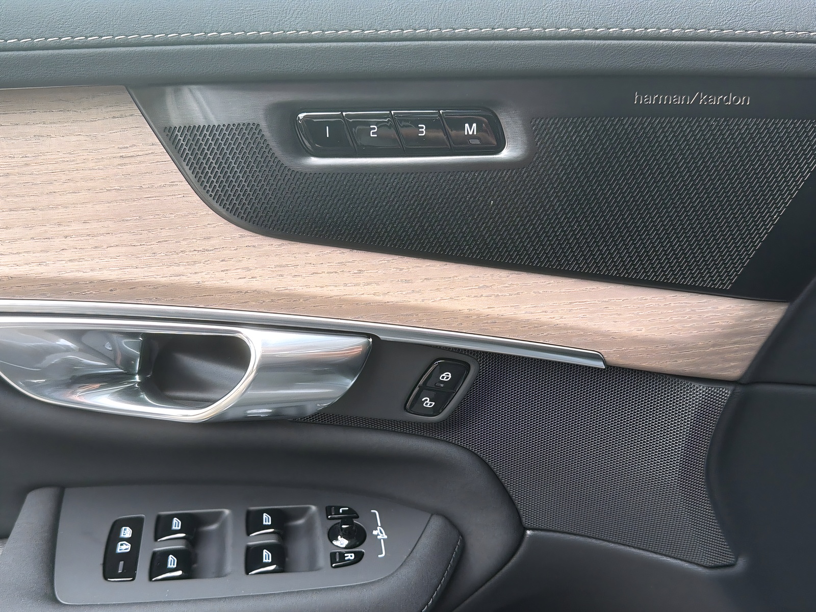 VOLVO XC90 T8 eAWD PluginHybrid Plus Dark Geartronic-image-7