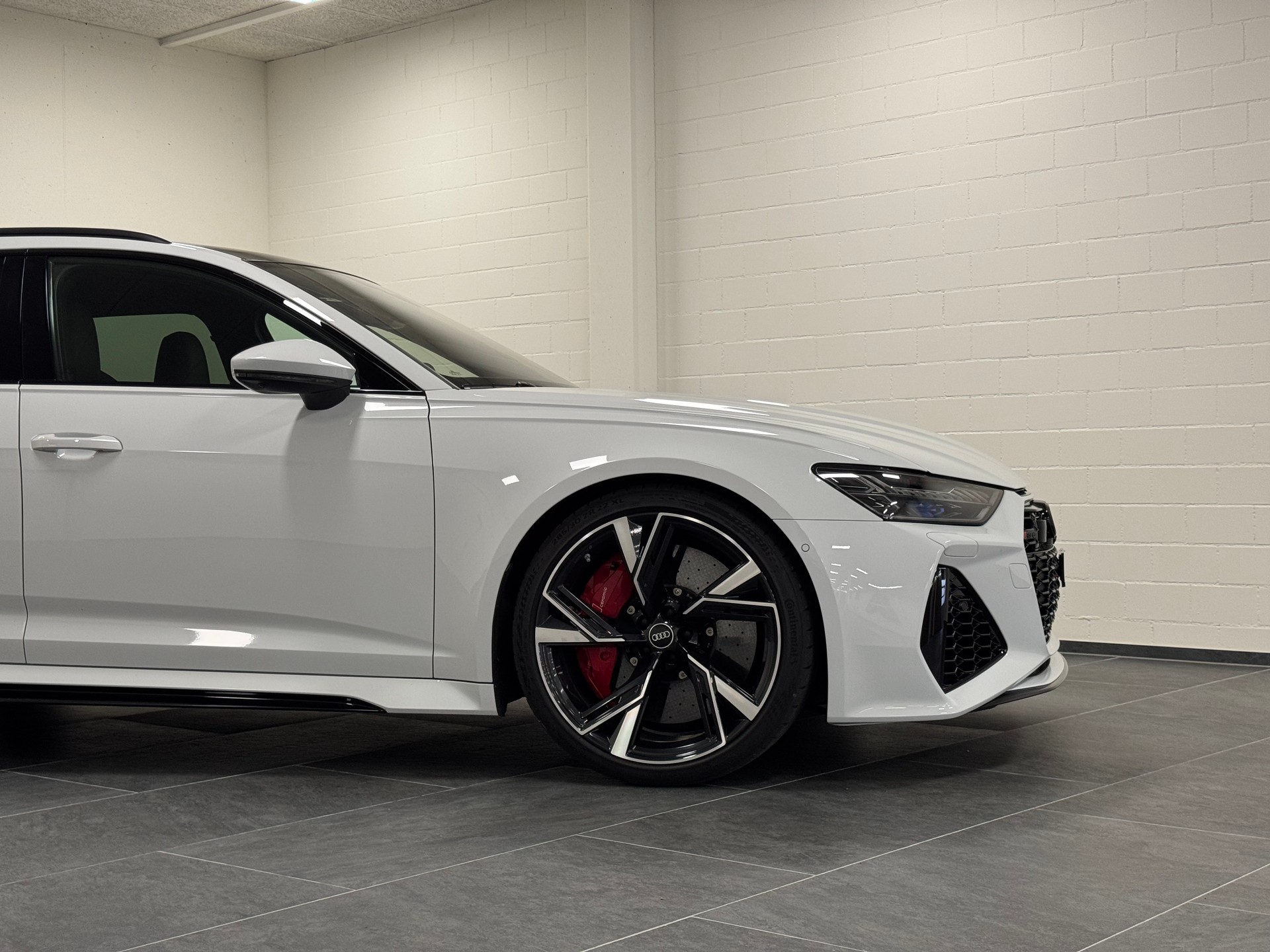 AUDI RS6 Avant 4.0 TFSI V8 quattro Keramikbremse / Sitzlüftung / Standheizung / B&O / AHK 2‘100kg-image-1