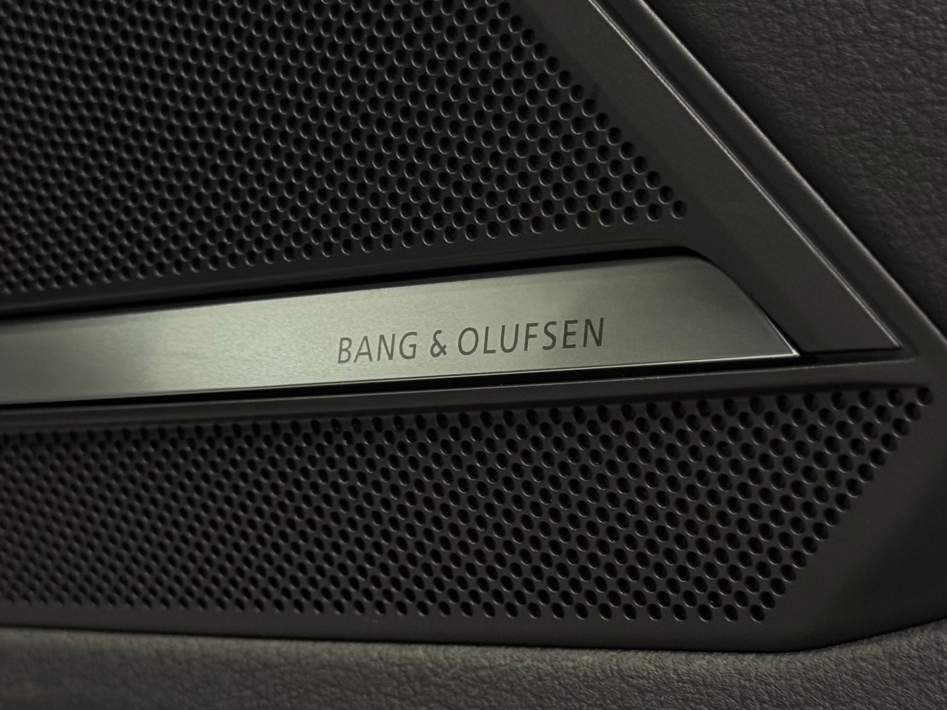 AUDI RS6 Avant 4.0 TFSI V8 quattro Keramikbremse / Sitzlüftung / Standheizung / B&O / AHK 2‘100kg-image-11