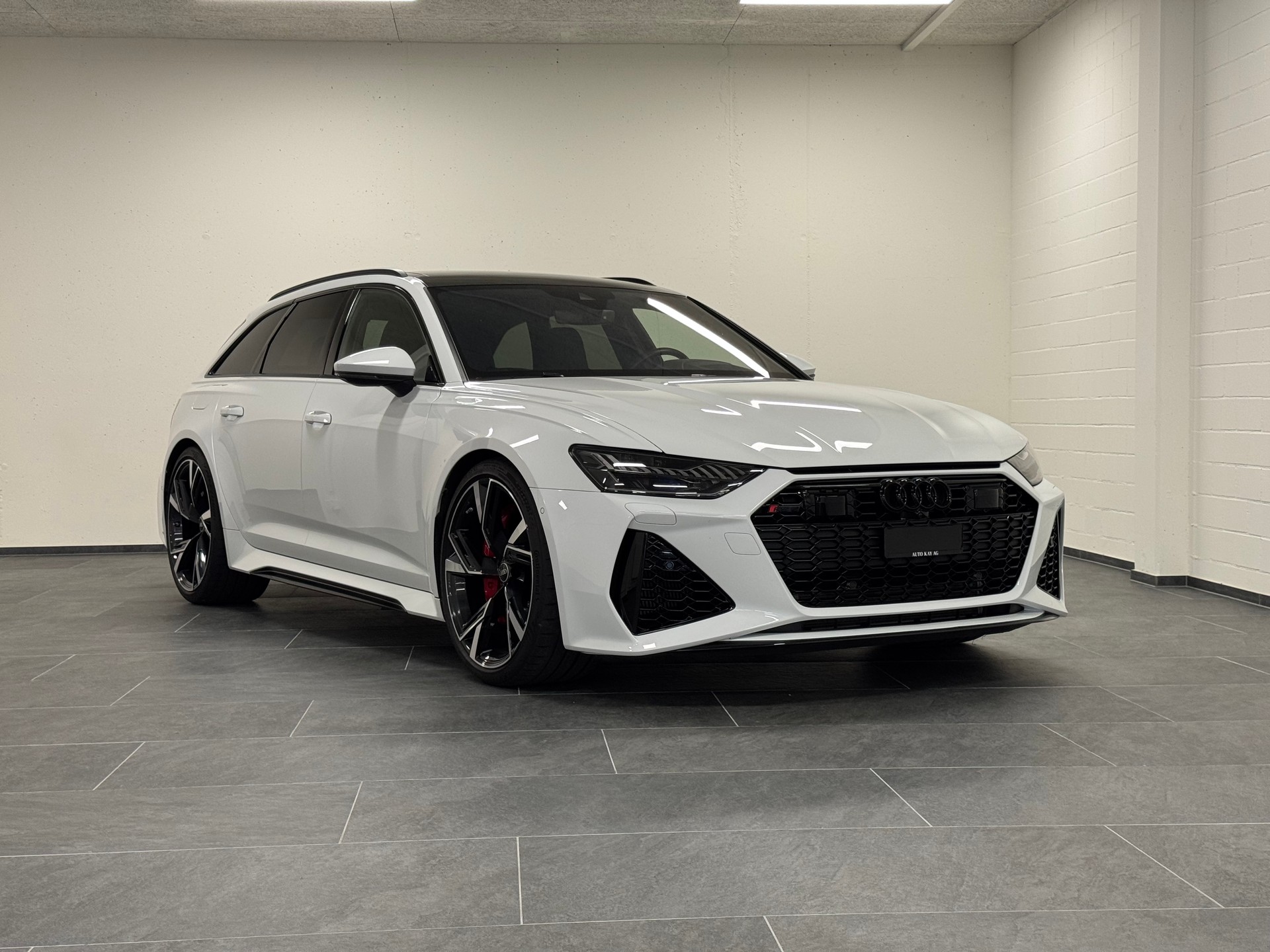 AUDI RS6 Avant 4.0 TFSI V8 quattro Keramikbremse / Sitzlüftung / Standheizung / B&O / AHK 2‘100kg-image-0