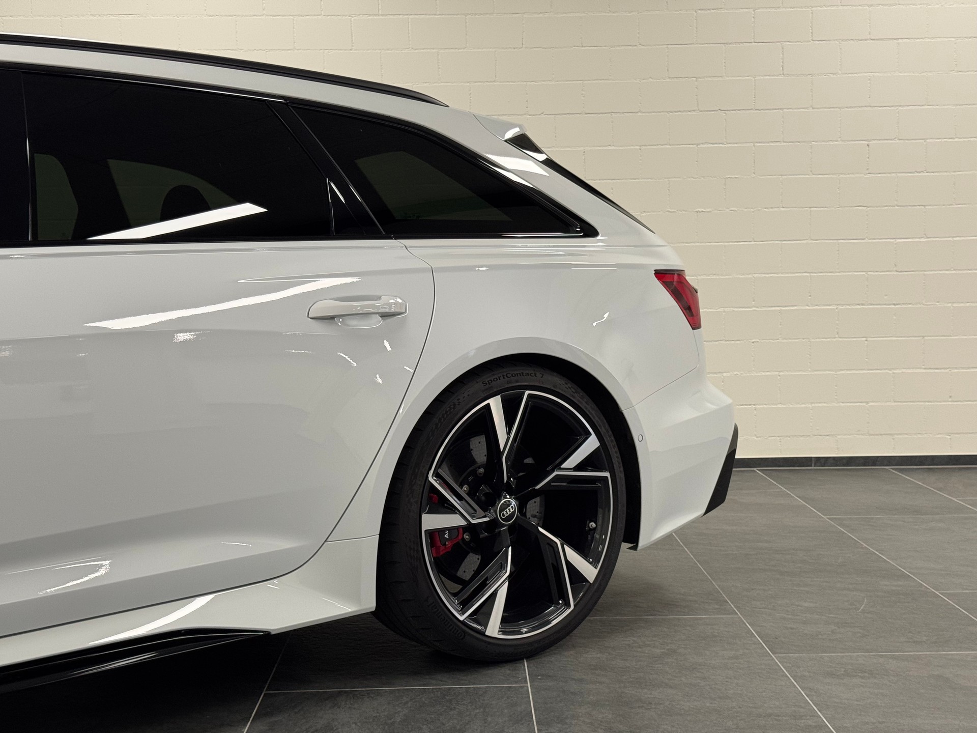 AUDI RS6 Avant 4.0 TFSI V8 quattro Keramikbremse / Sitzlüftung / Standheizung / B&O / AHK 2‘100kg-image-3