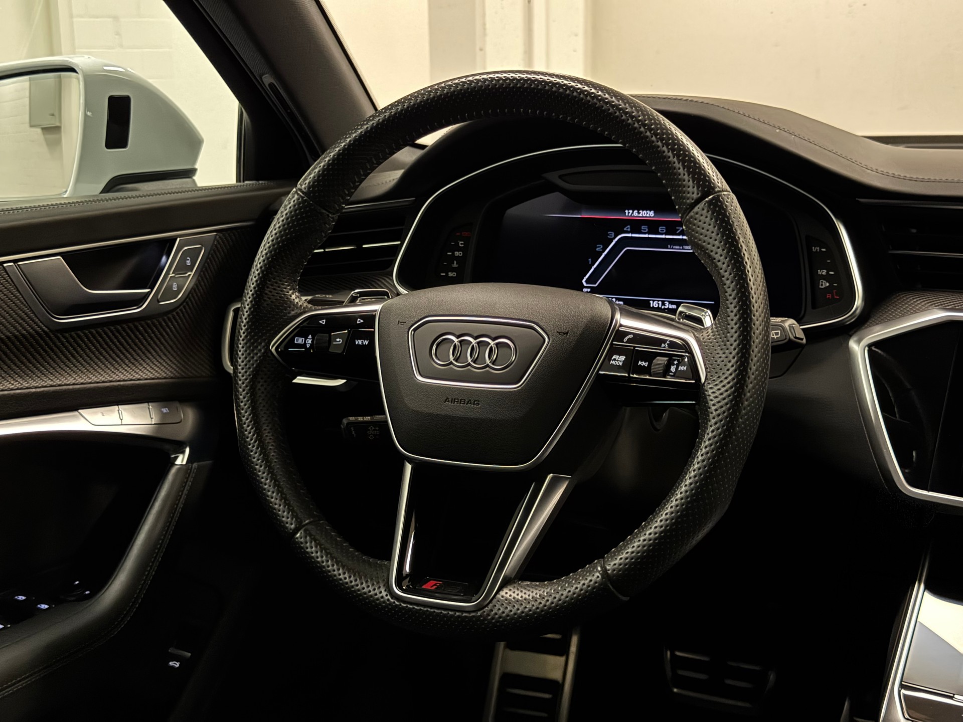 AUDI RS6 Avant 4.0 TFSI V8 quattro Keramikbremse / Sitzlüftung / Standheizung / B&O / AHK 2‘100kg-image-5