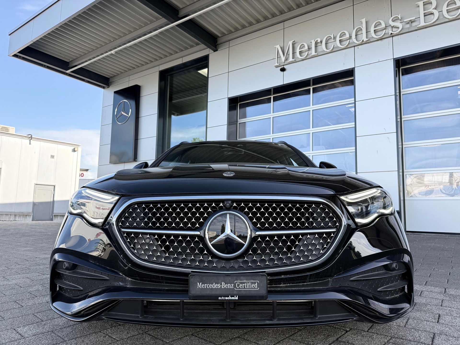 MERCEDES-BENZ E 220 d AMG Line T 4Matic 9G-Tronic-image-2
