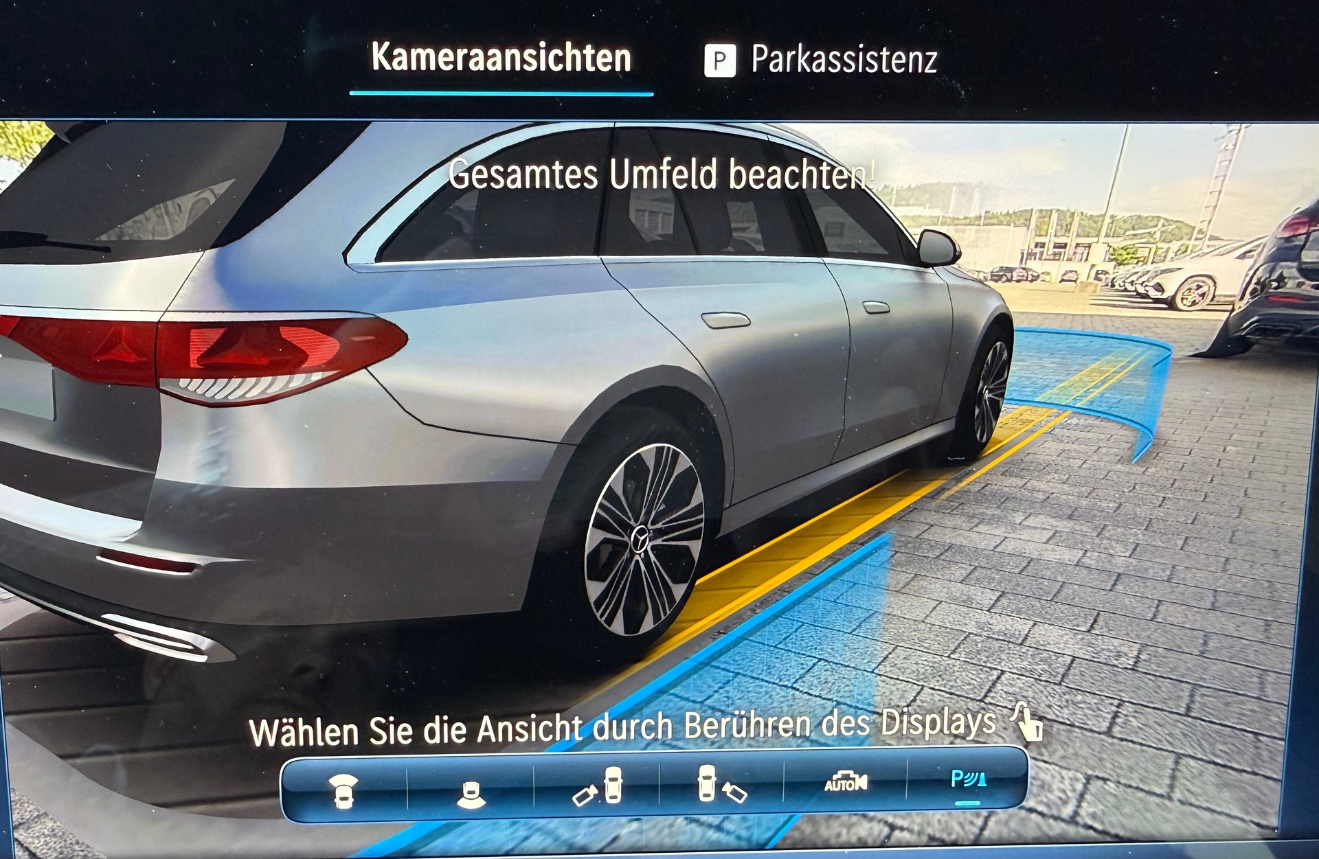 MERCEDES-BENZ E 220 d AMG Line T 4Matic 9G-Tronic-image-11