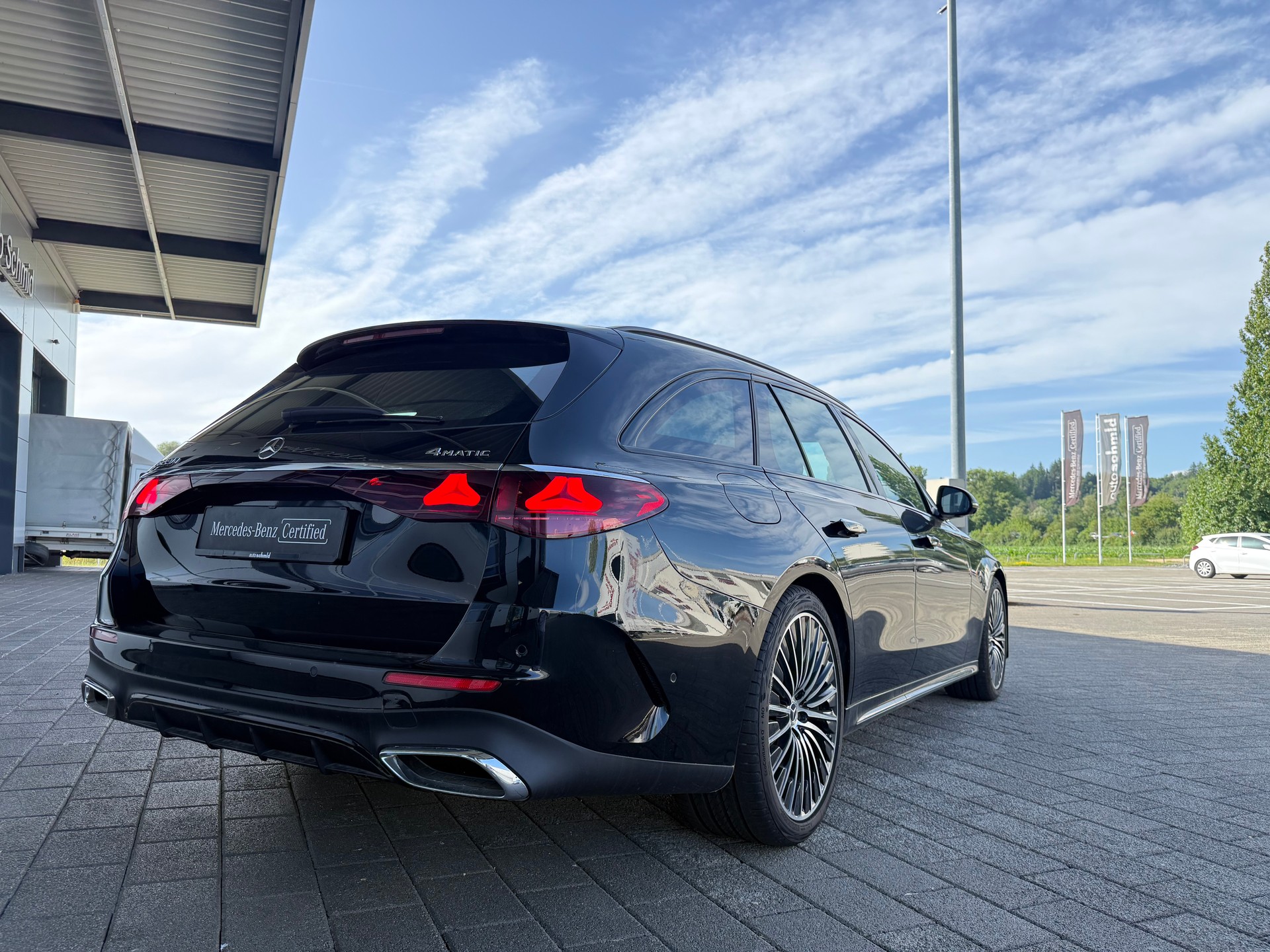 MERCEDES-BENZ E 220 d AMG Line T 4Matic 9G-Tronic-image-1