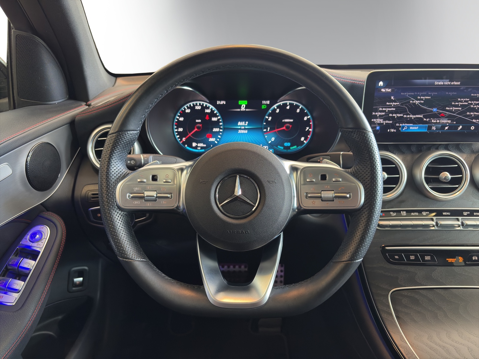 MERCEDES-BENZ GLC 200 AMG Line 4Matic 9G-Tronic-image-13