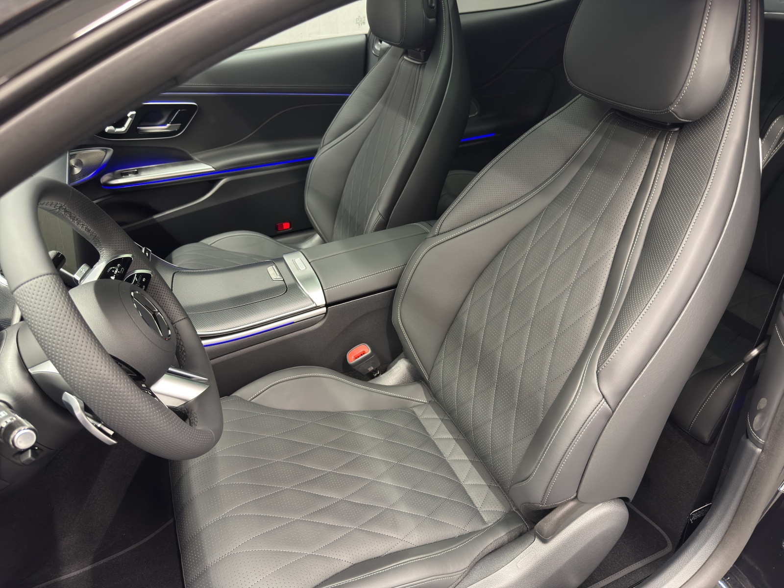 MERCEDES-BENZ CLE 200 AMG Line 4Matic Coupé-image-14