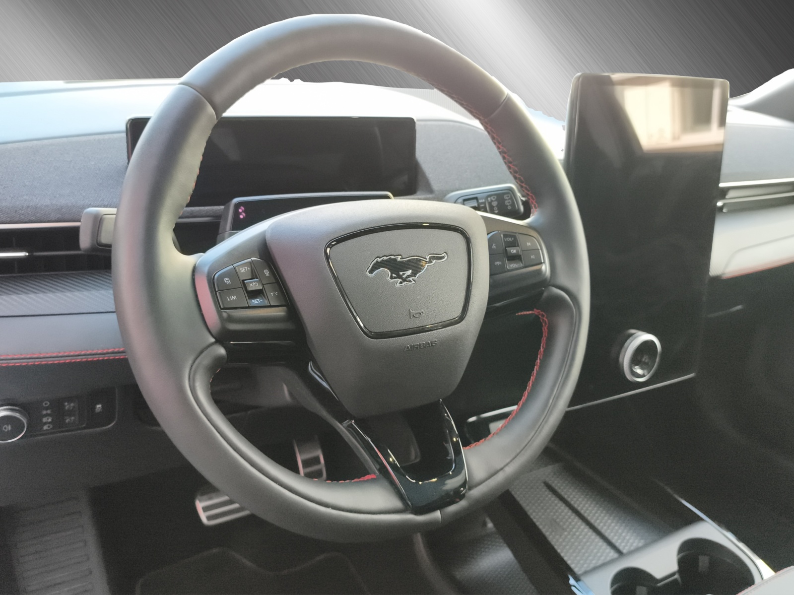 FORD Mustang Mach-E Extended AWD-image-9
