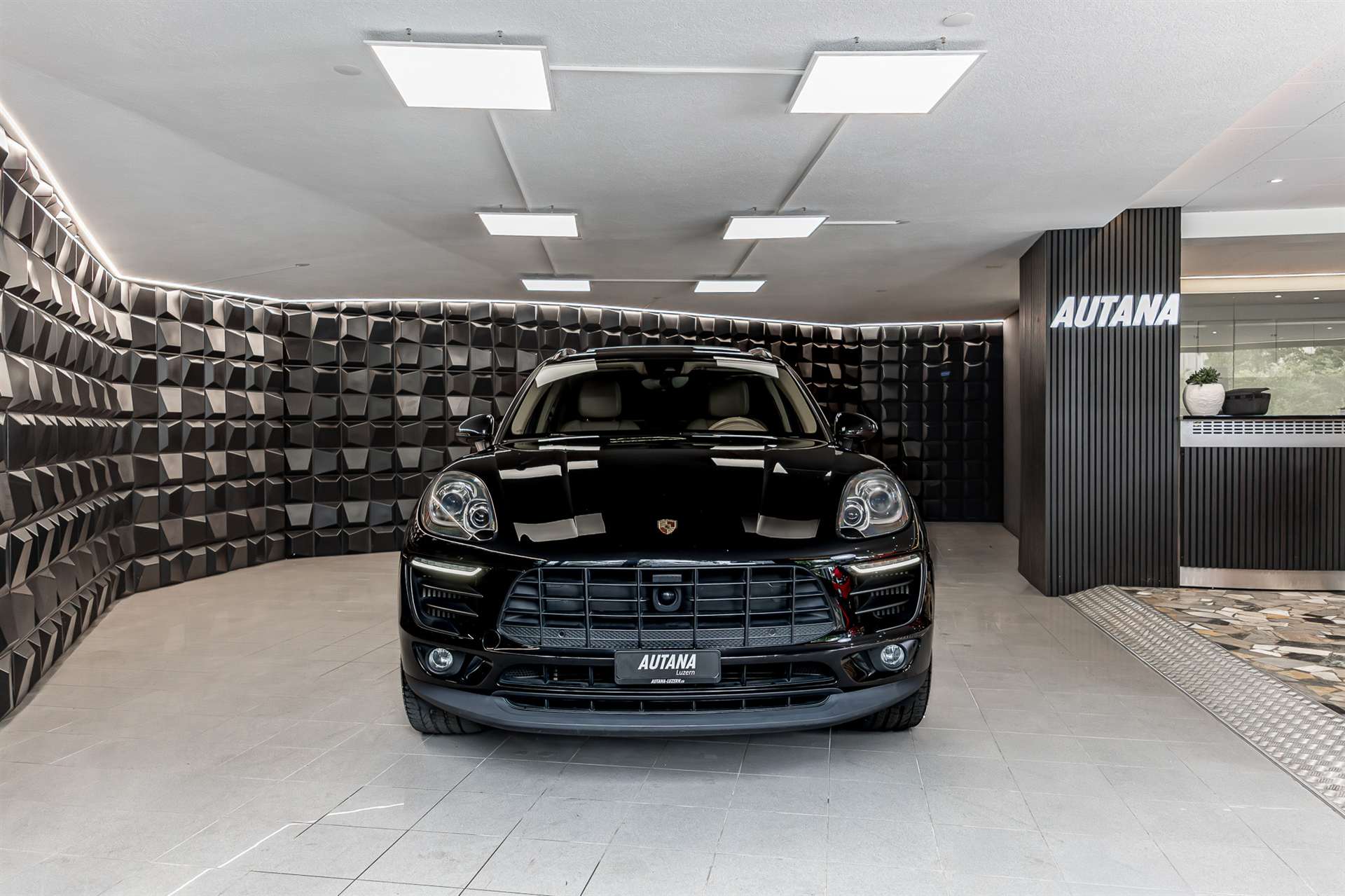 PORSCHE Macan S PDK-image-3