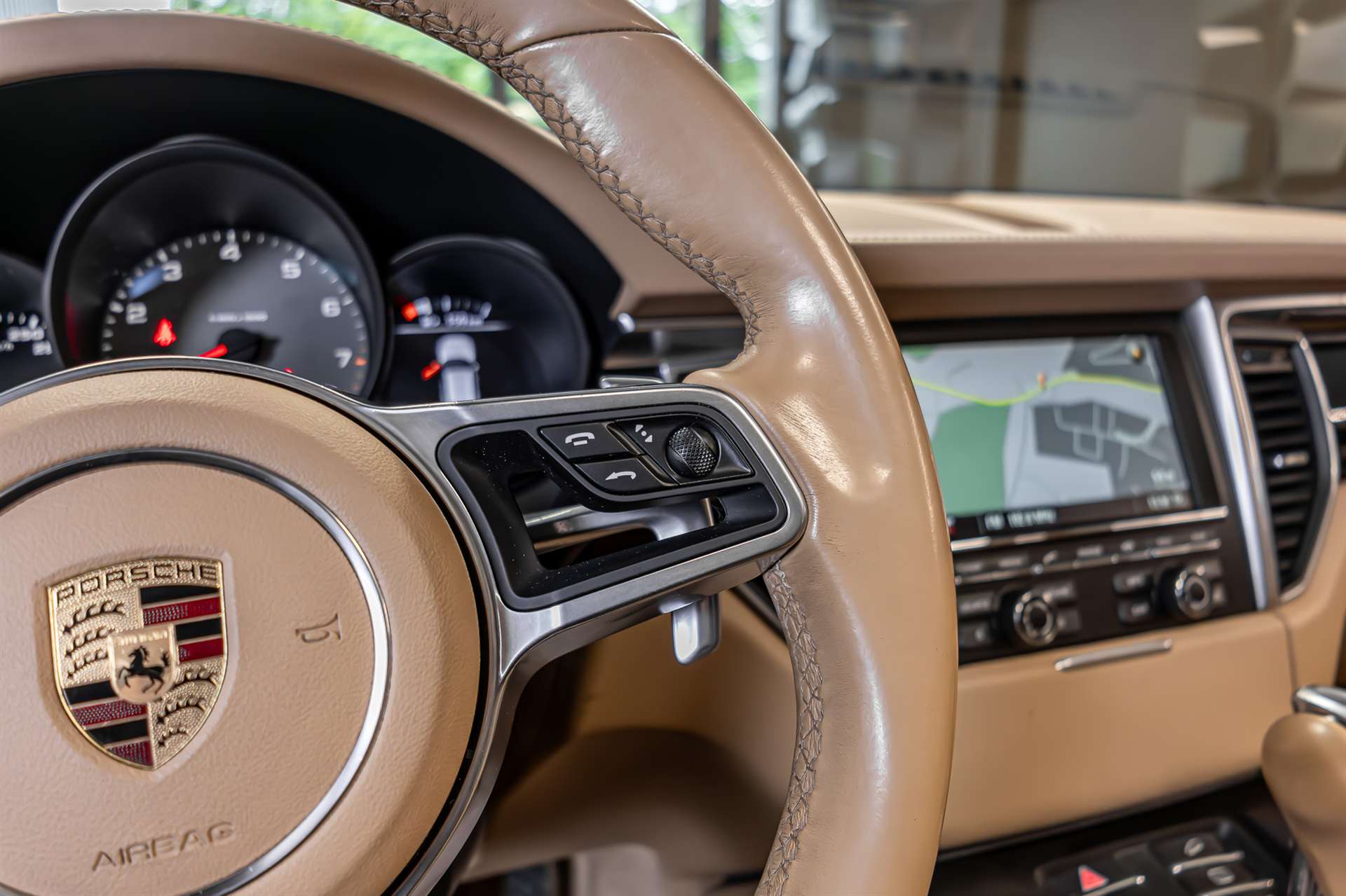 PORSCHE Macan S PDK-image-10